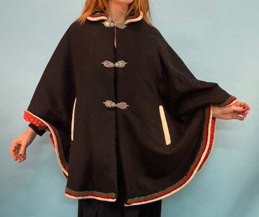 vtg 50s BLACK WOOL CAPE // Scandinavian Style Festive Winter Coat // Oktoberfest femme dracula costume red riding hood swedish german norsk