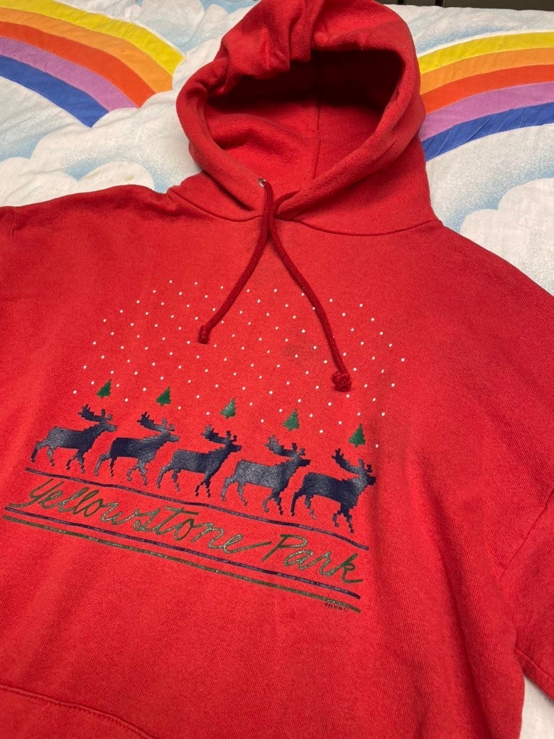 vtg 90s RED YELLOWSTONE HOODIE // national park tourist forest scene animal nature print cute fall cozy wildlife art t shirt winter snow