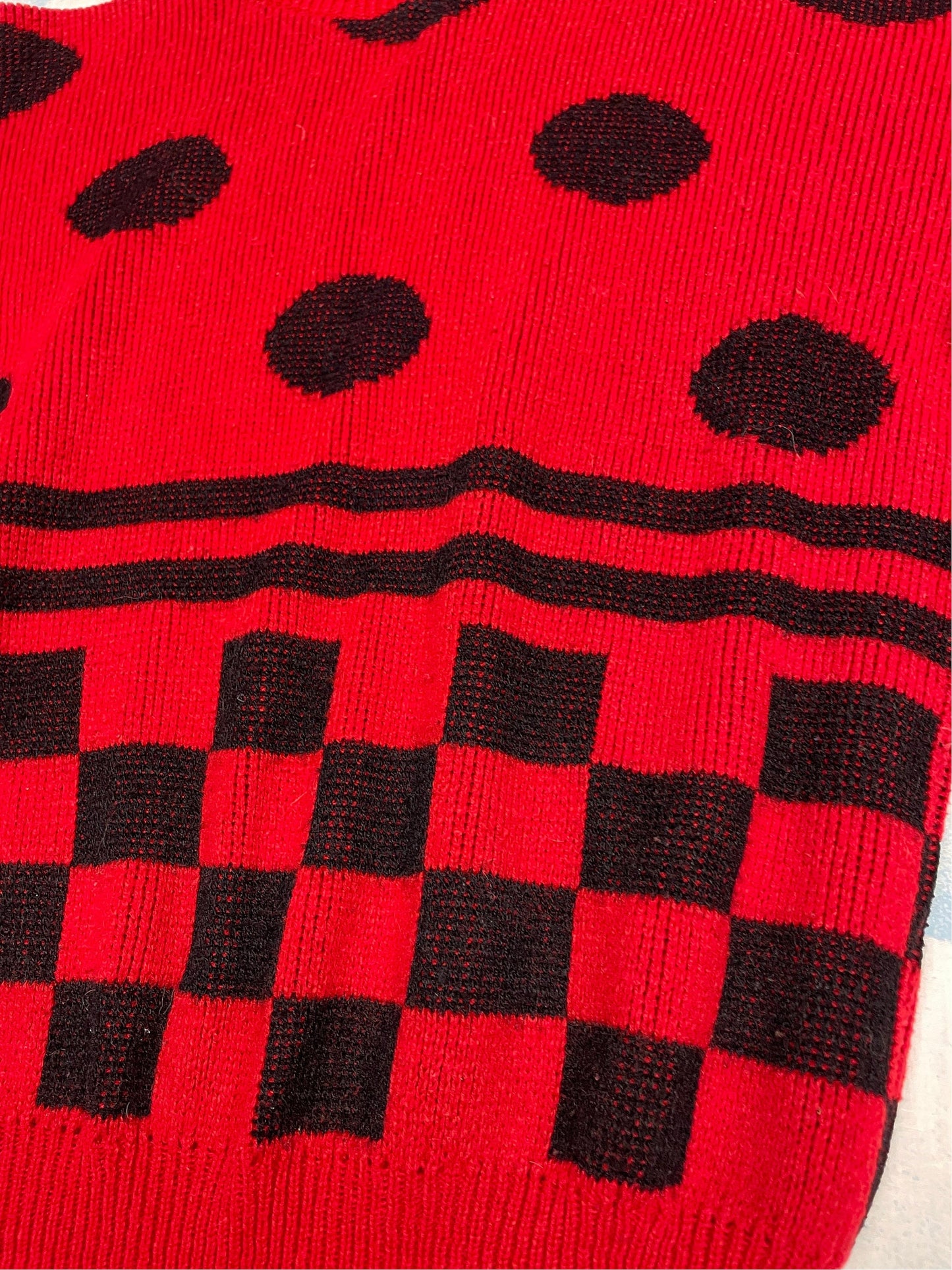 vtg 80s POLKA DOT CHECKERED Sweater // vintage red and black cropped knit autumn fall style ribbed textured abstract op art checkerboard top