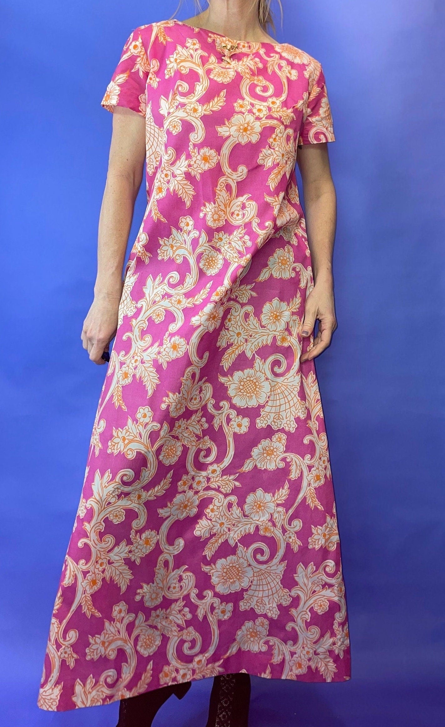 vtg 70s FUCHSIA VINES FLORAL Dress // full length fancy party maxi flower power psychedelic flowy bright pink hippie mod hostess Halloween
