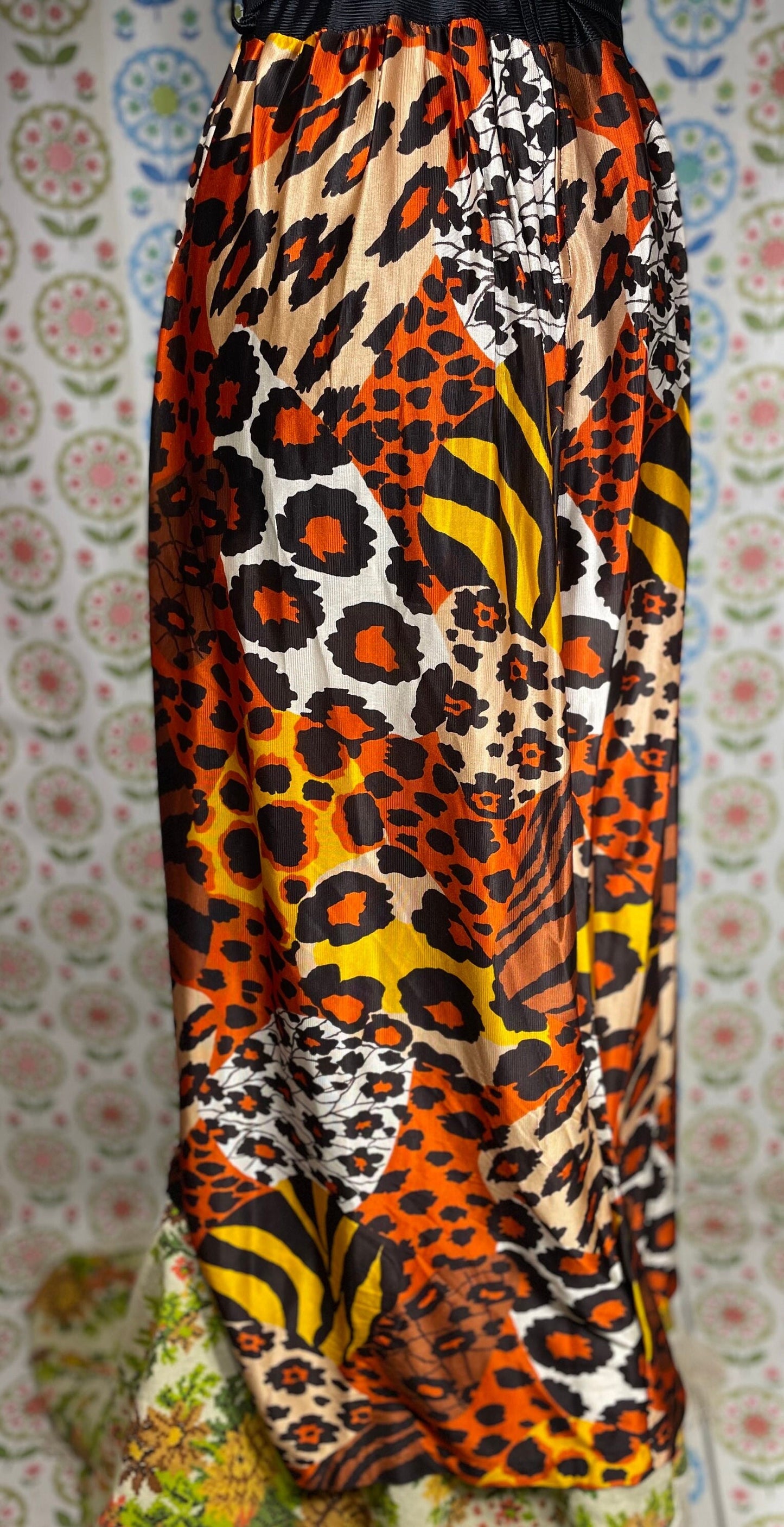 vtg 70s HOT PANTS & TUNIC Set // vintage animal print wild slinky flowy maxi dress and shorts 2 piece sexy bohemian disco queen halloween