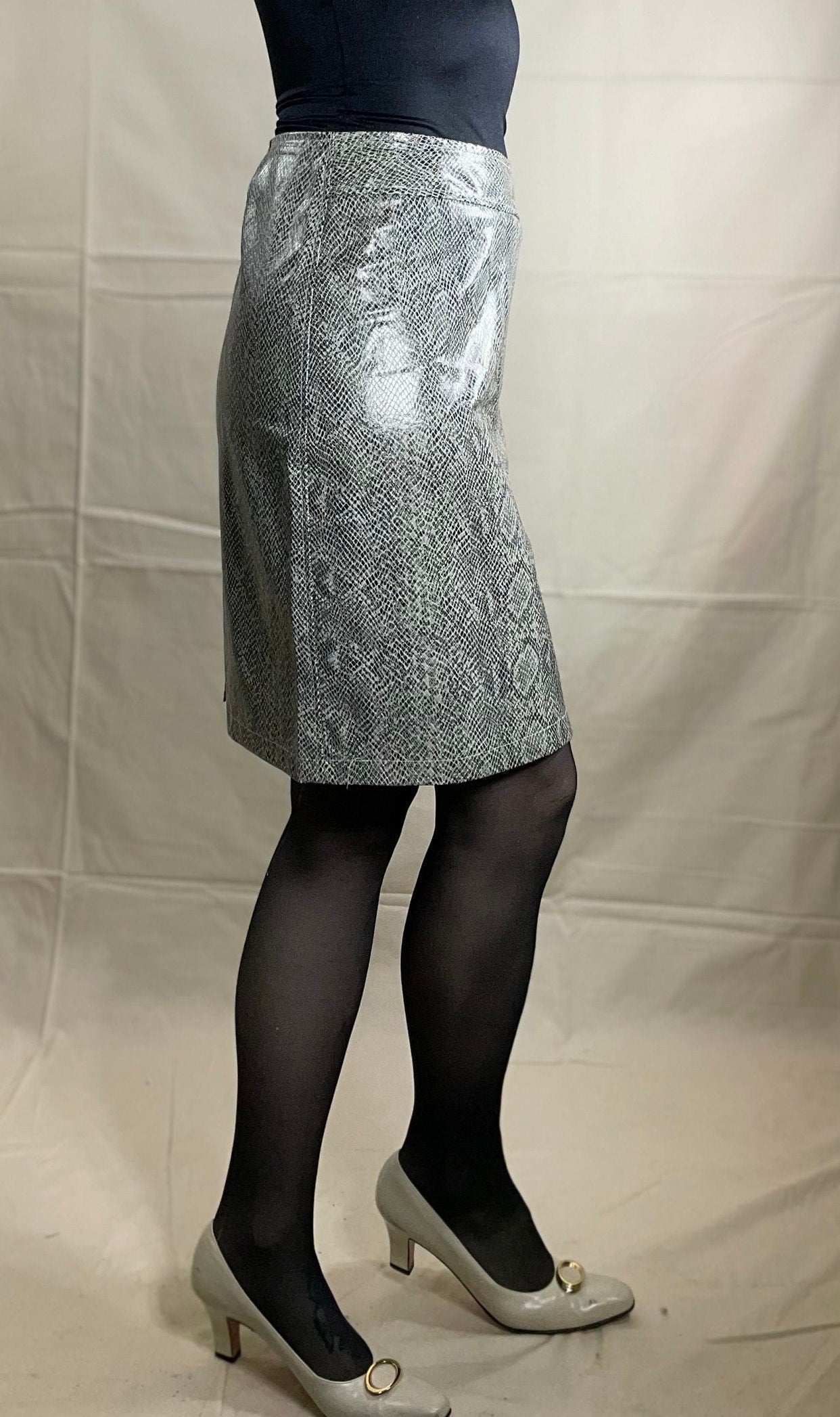 vtg 2000s SNAKE SKIN MINI Skirt // 90s xhiliration reflective wet look pleather faux leather vegan pvc go go retro knee length pencil skirt