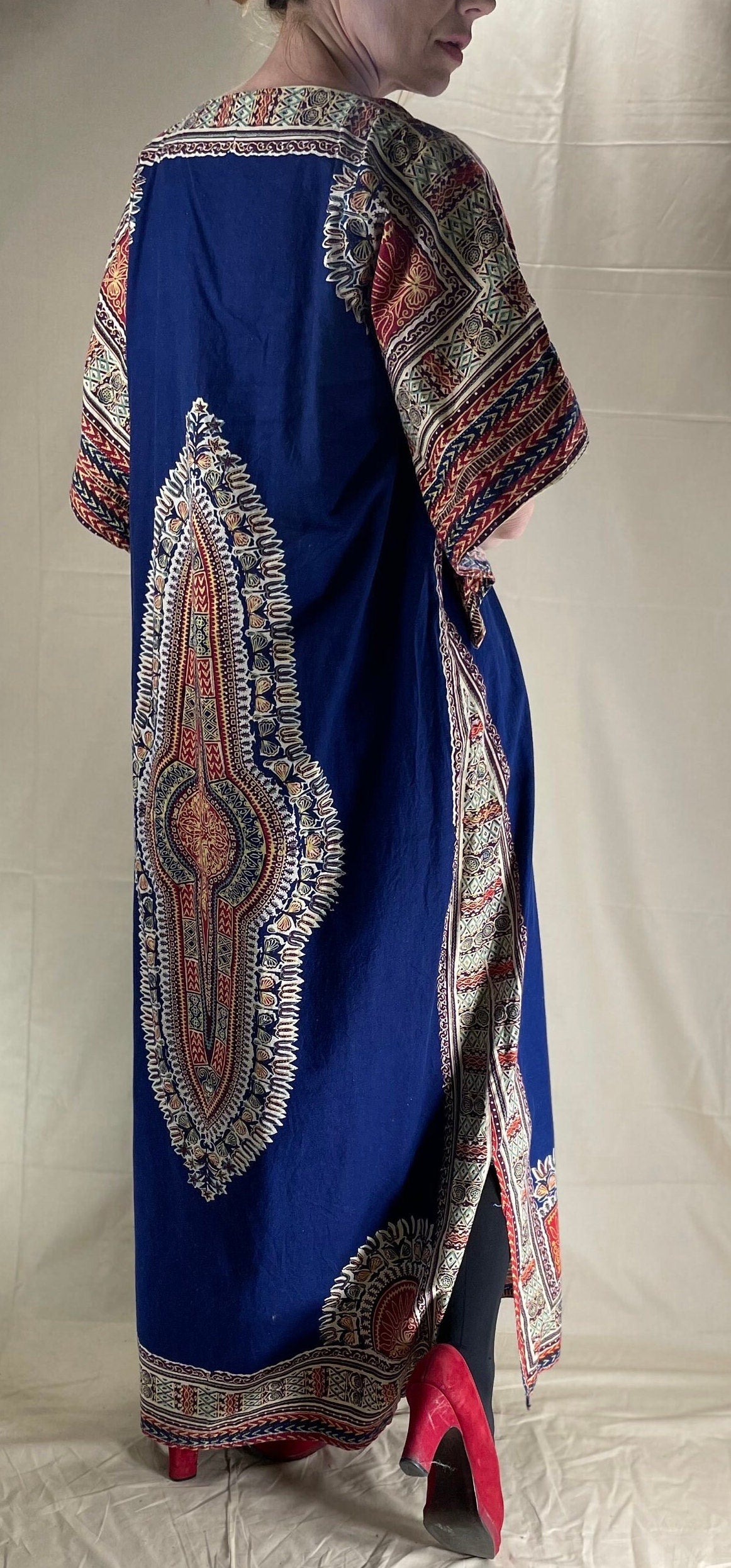 vtg 70s PSYCHEDELIC HIPPIE DRESS // vintage guru keyhole pattern angel sleeve long flowy americana tiki vacation festival bohemian style