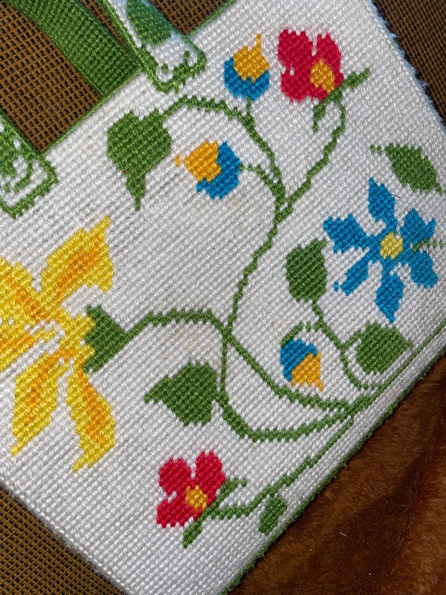 vtg 70s NEEDLEPOINT FLOWER POWER Purse // vintage embroidered hippie mod top handle sewing bag grocery tote supply carry all make up bag