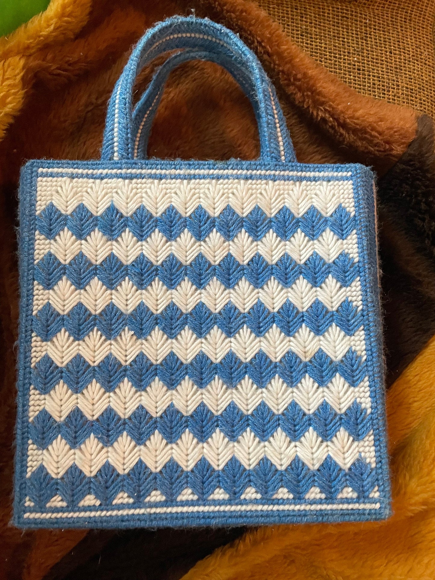 vtg CHEVRON NEEDLEPOINT PURSE // vintage homemade geometric blue & white zig zag top handle sewing carry all grocery tote checkered purse