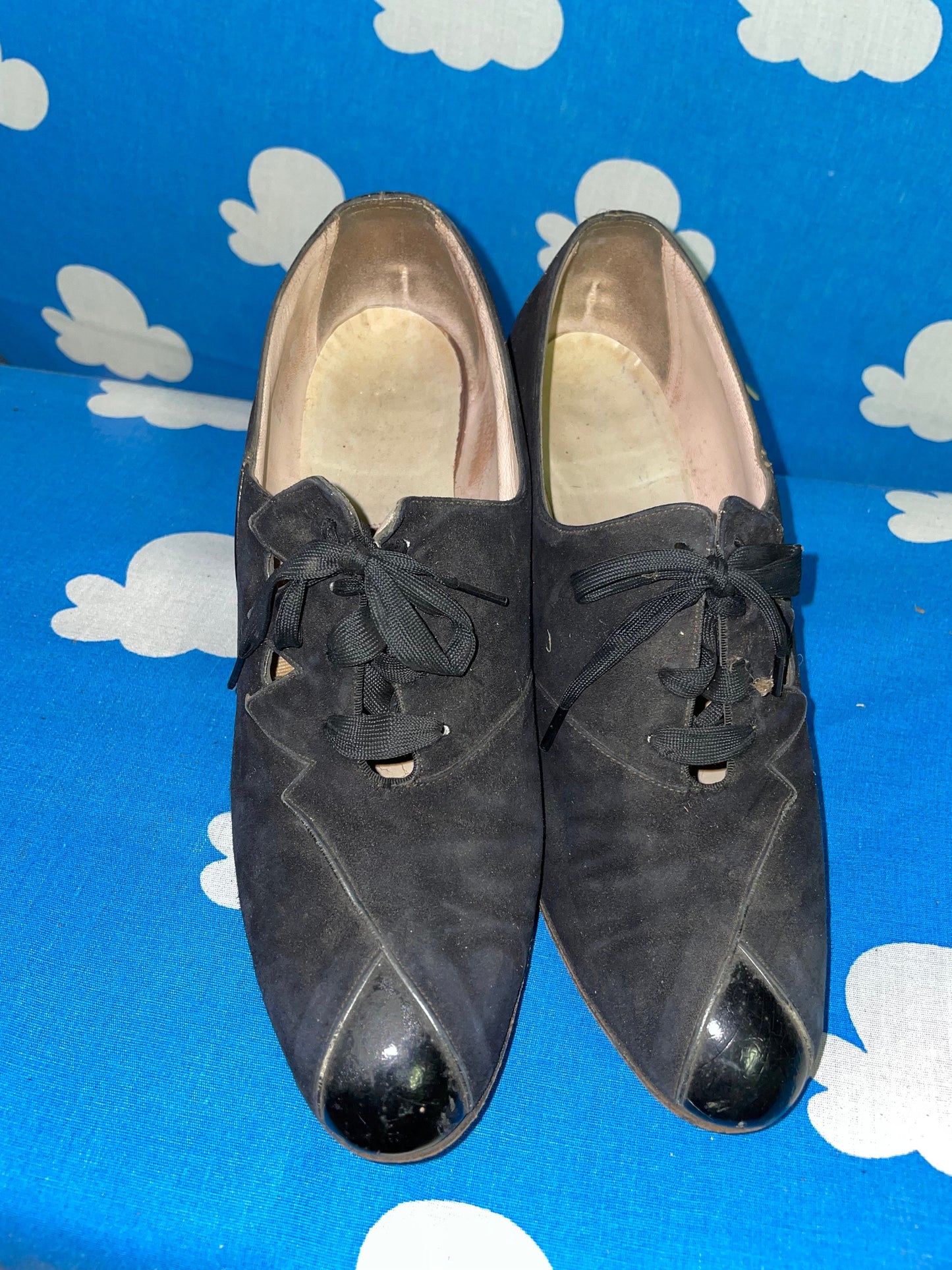 vtg 40s ART DECO PUMPS // cut out kitten heels black leather sexy goth winter witch 1930s cute chunky low suede shoes zig zag rockabilly