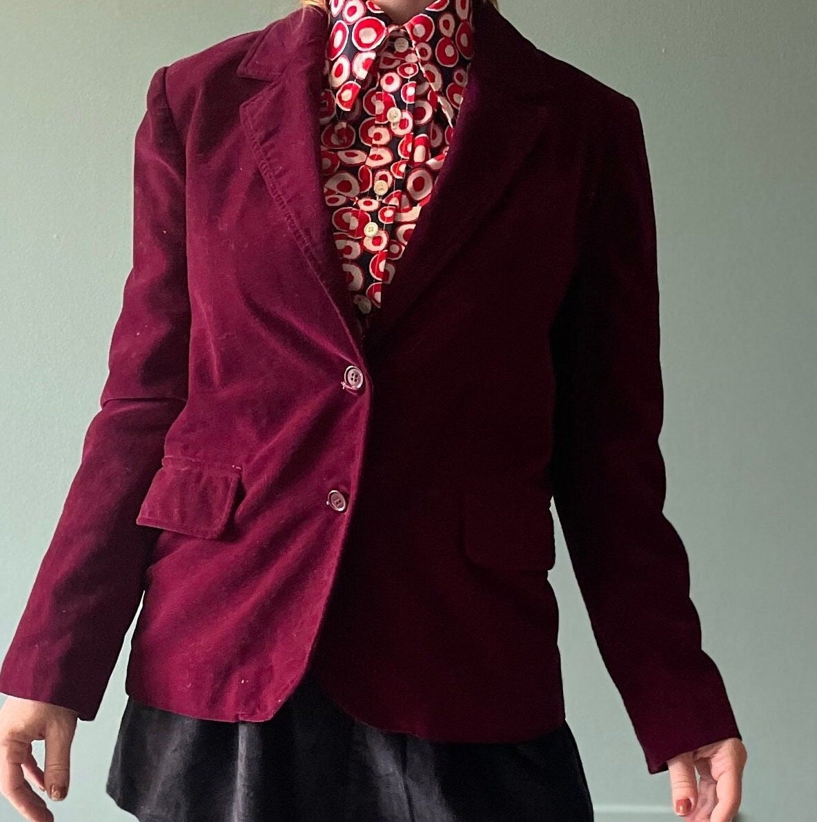 vtg 70s BURGUNDY VELVET BLAZER // vintage purple velvet dress coat professor style structured jacket sports coat business casual autumn vibe