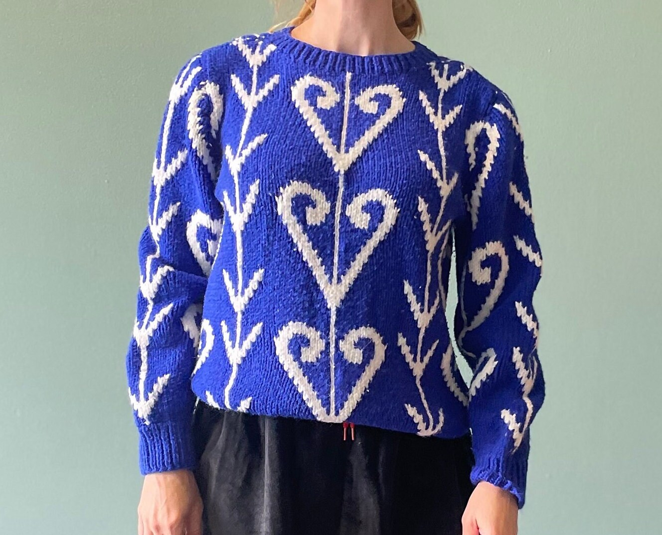 vtg 80s SQUIGGLE HEARTS SWEATER // vintage medium bright blue funky abstract pattern contrast slouchy fit all over print autumn casual cozy