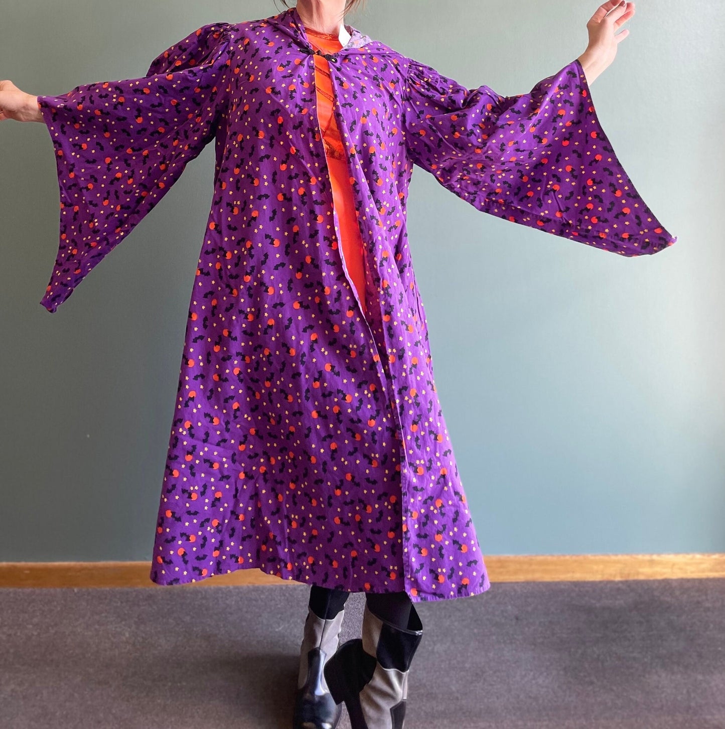 vtg 80s PURPLE WIZARD ROBE // vintage bats moons stars hooded angel sleeve dress Halloween costume hocus pocus cute witch theatre made