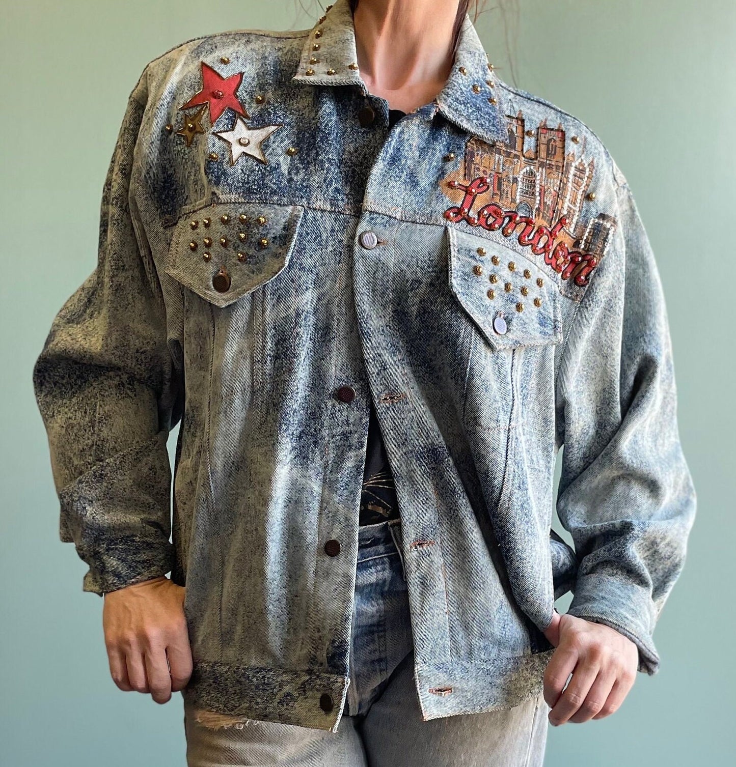 vtg 1980s AIRBRUSHED JEAN JACKET // graffiti london city rhinestone beaded hand painted light wash denim jacket tony alamo bling acid wash
