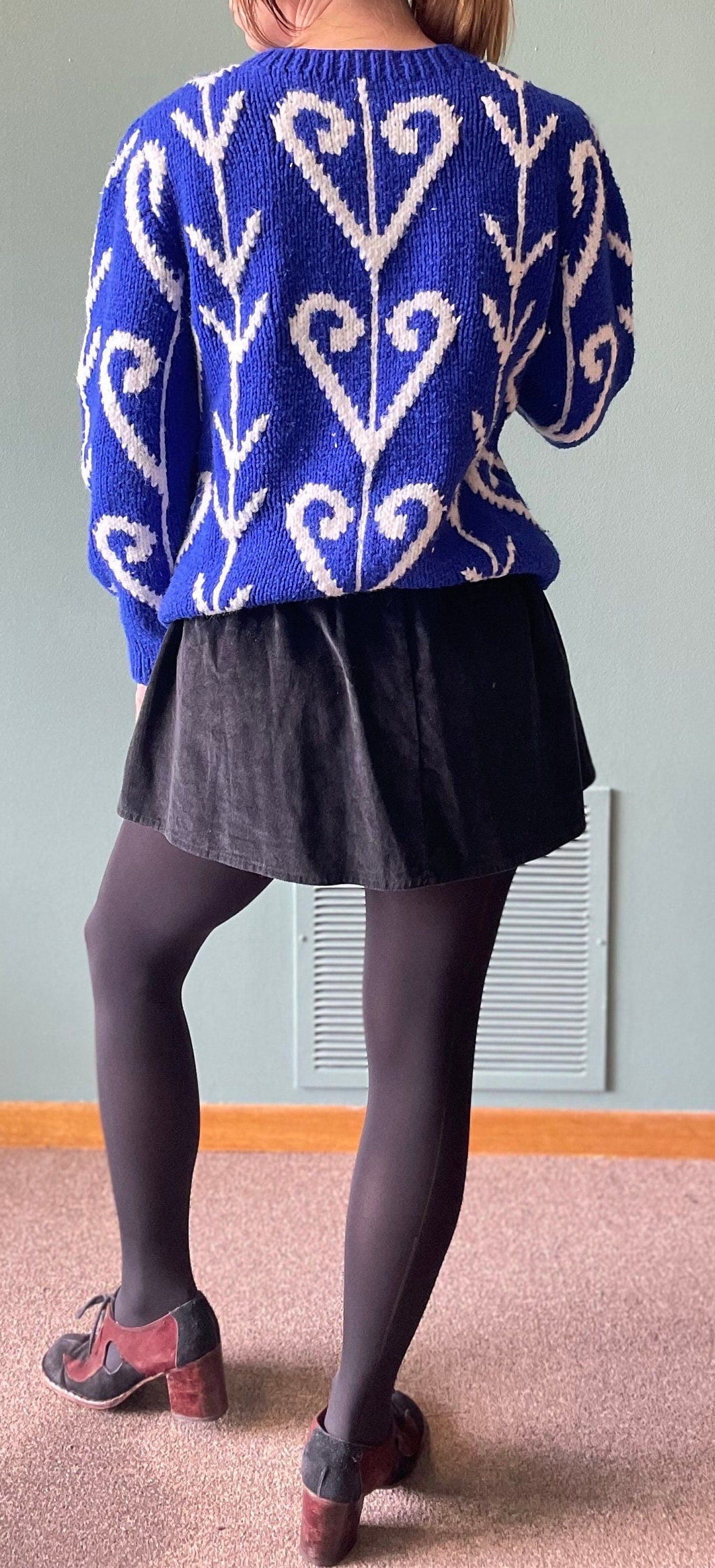 vtg 80s SQUIGGLE HEARTS SWEATER // vintage medium bright blue funky abstract pattern contrast slouchy fit all over print autumn casual cozy