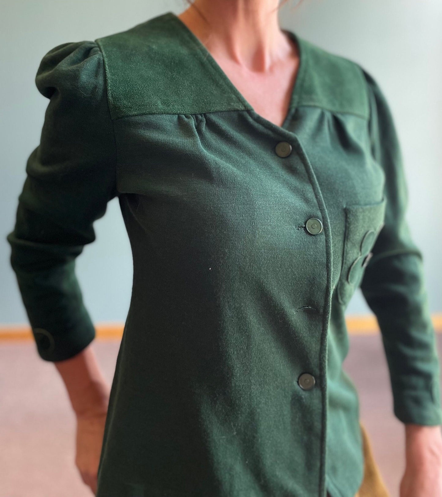 vtg 70s SUEDE PATCHWORK JACKET // vintage green suede flower patches women's structured blazer autumn vibes earth tones fall fashion top