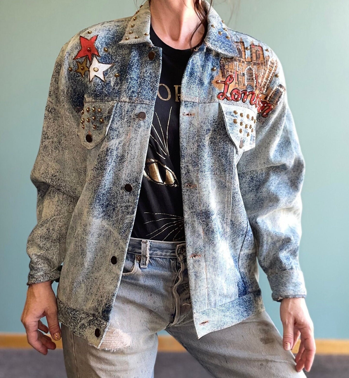 vtg 1980s AIRBRUSHED JEAN JACKET // graffiti london city rhinestone beaded hand painted light wash denim jacket tony alamo bling acid wash
