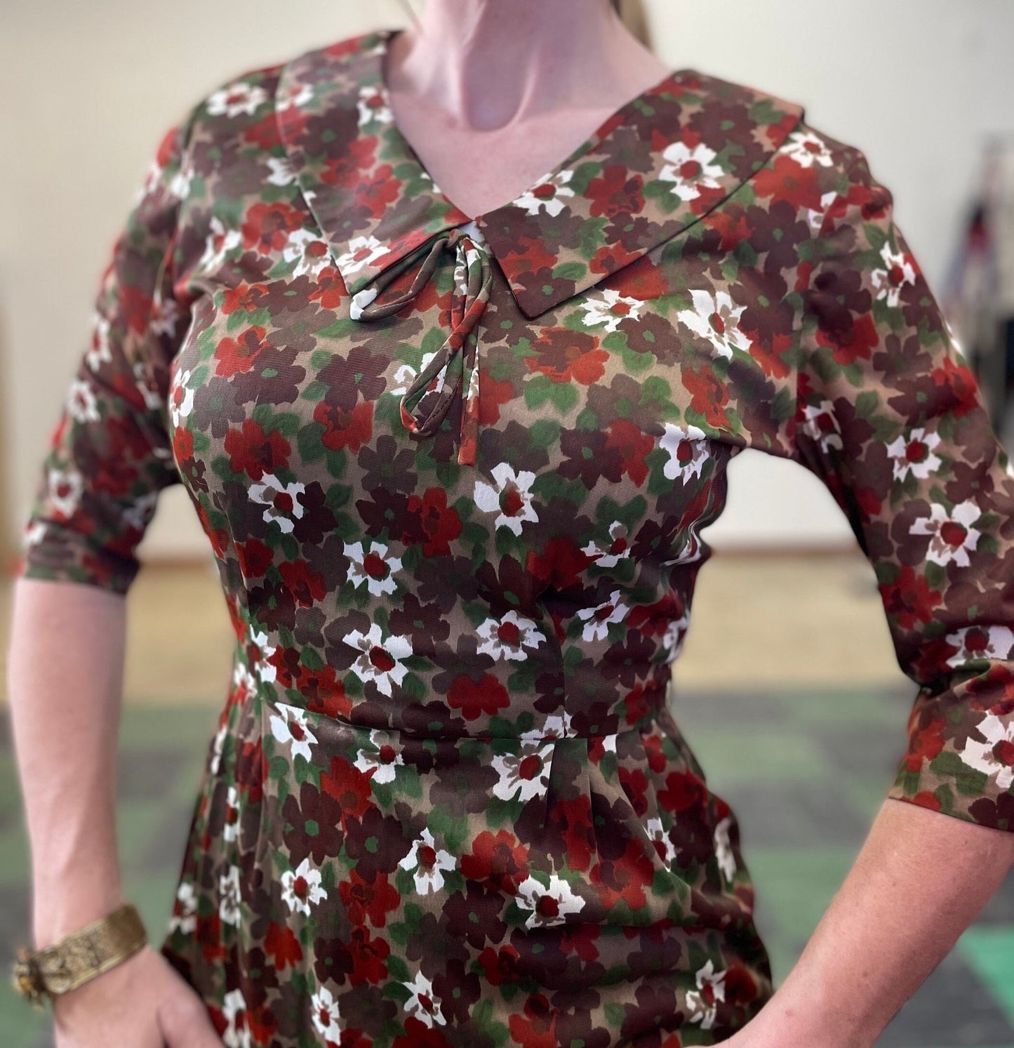 vtg 50s FLORAL JERSEY DRESS **As Is Wounded Bird** // vintage slinky brown flowy autumn fall winter casual earth tones day dress winter