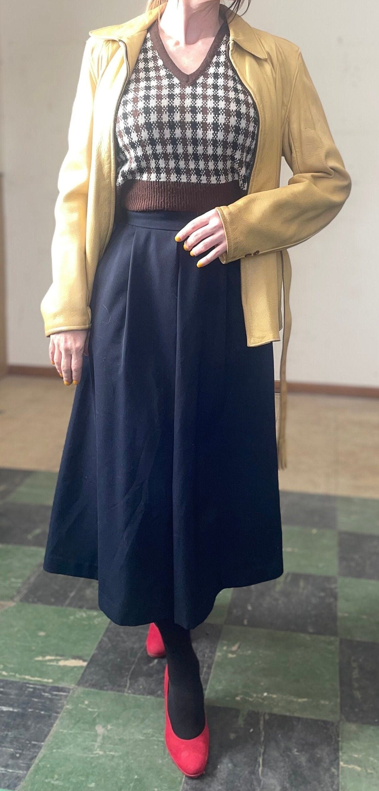 vtg 80s MID LENGTH SKIRT // vintage womens small navy blue skirt with pockets 70s preppy front pleat midi skirt flowy rayon minimalist style