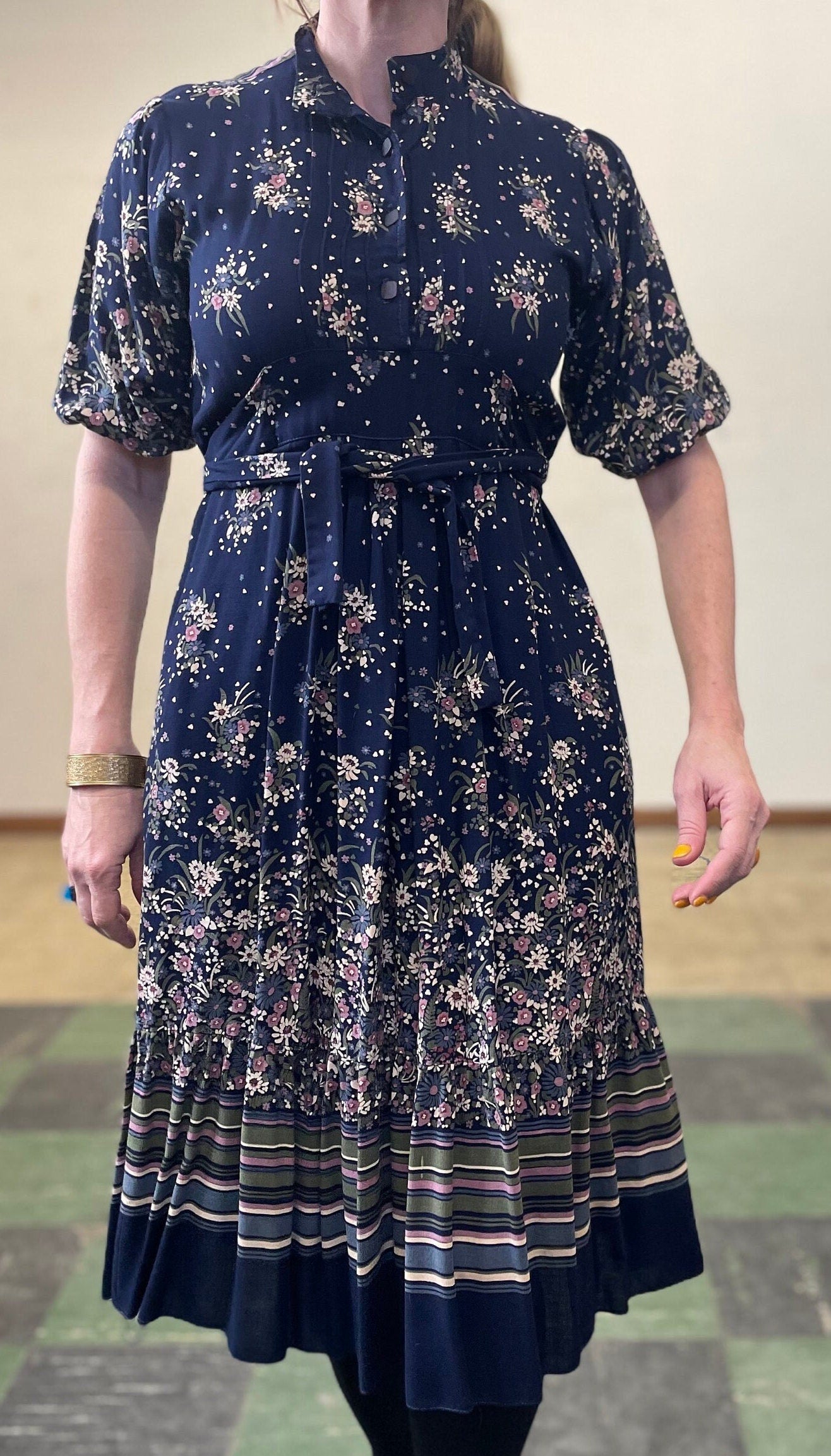 vtg 70s PUFFED SLEEVE Dress With POCKETS // vintage womens medium belted flowy autumn style earth tones 40s style slinky floral fall dress