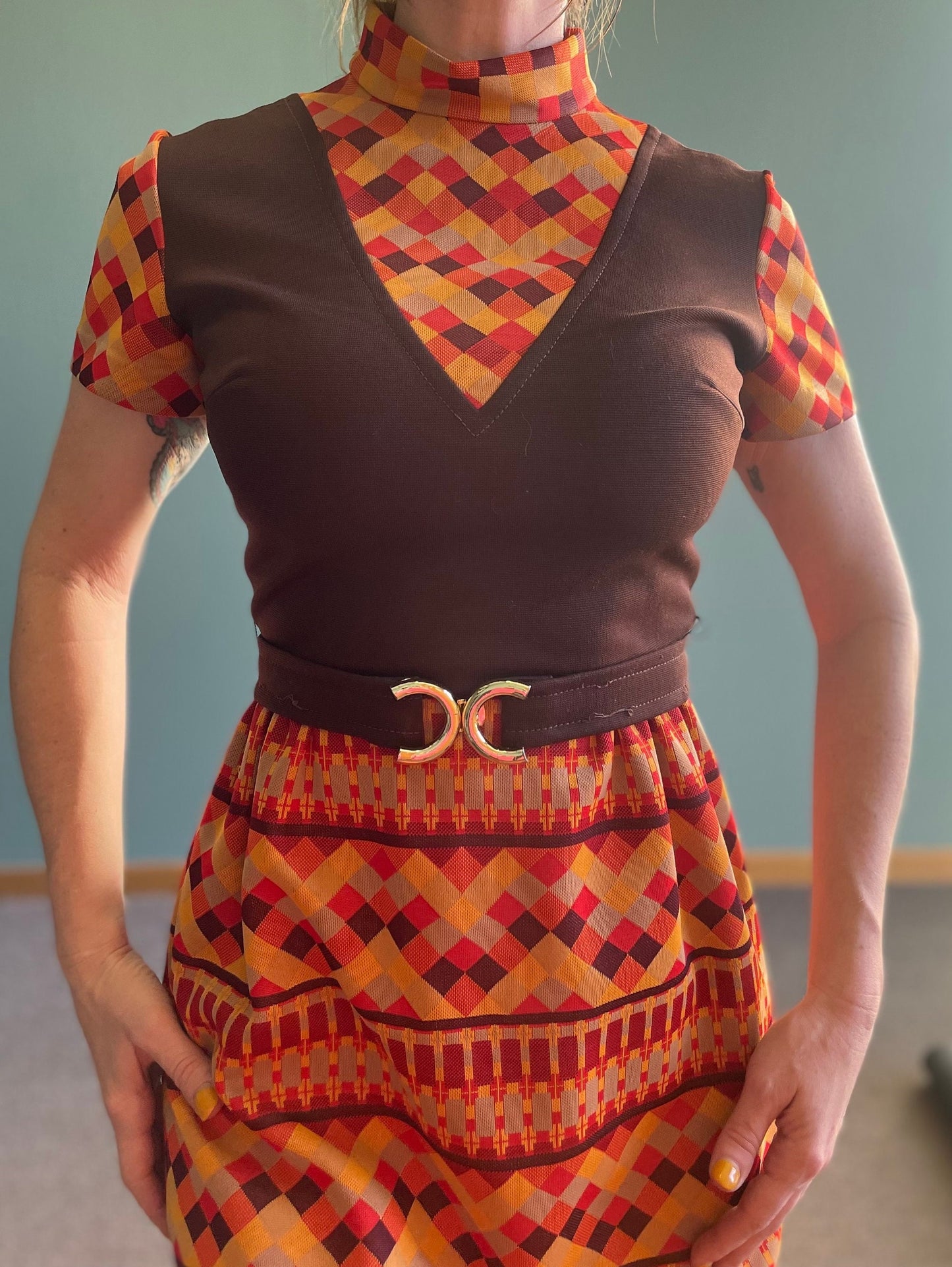 vtg 70s PSYCHEDELIC MAXI DRESS // orange brown trippy belted polyester mock neck Gay Gibson mod retro colorway autumn fall colors halloween