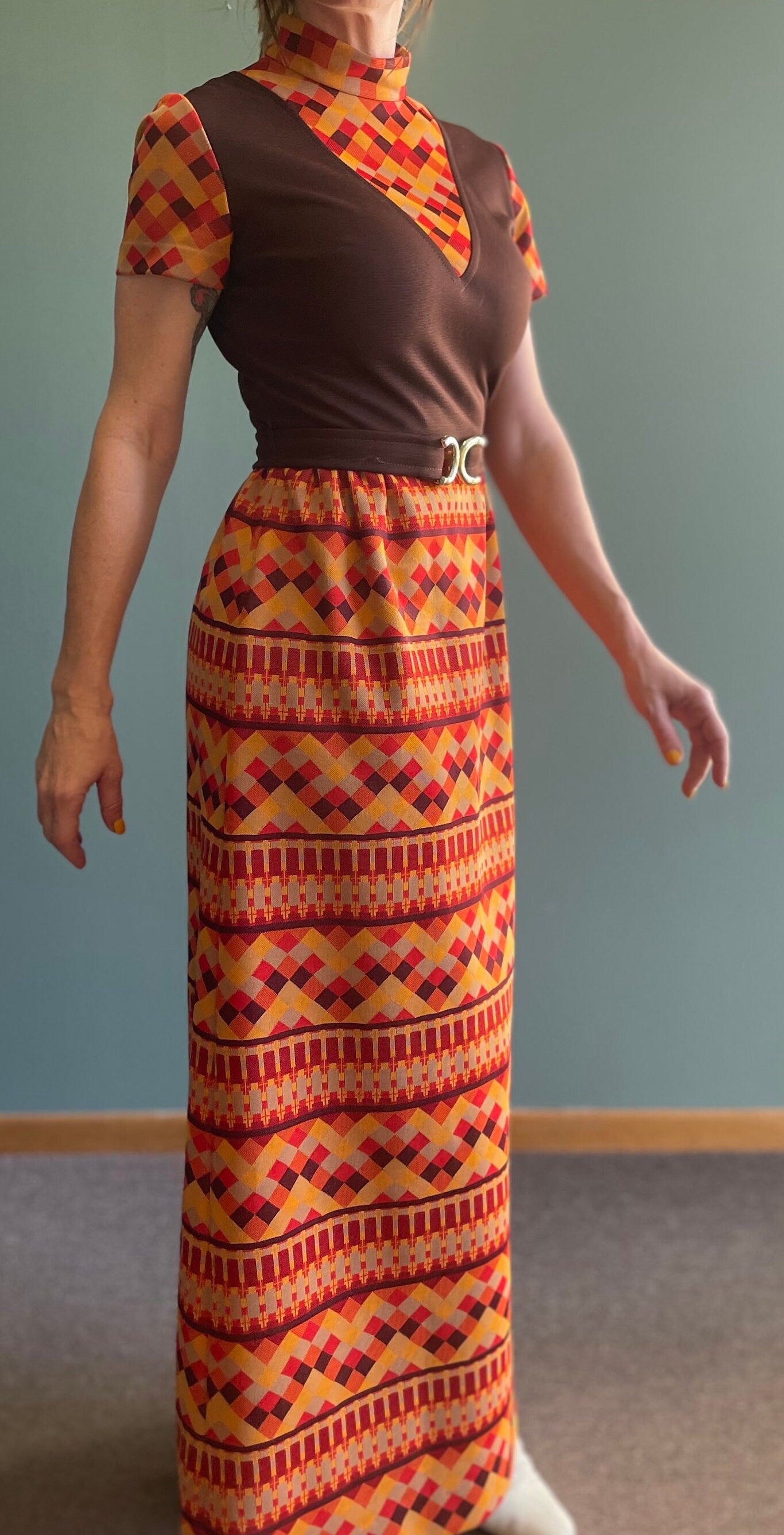 vtg 70s PSYCHEDELIC MAXI DRESS // orange brown trippy belted polyester mock neck Gay Gibson mod retro colorway autumn fall colors halloween