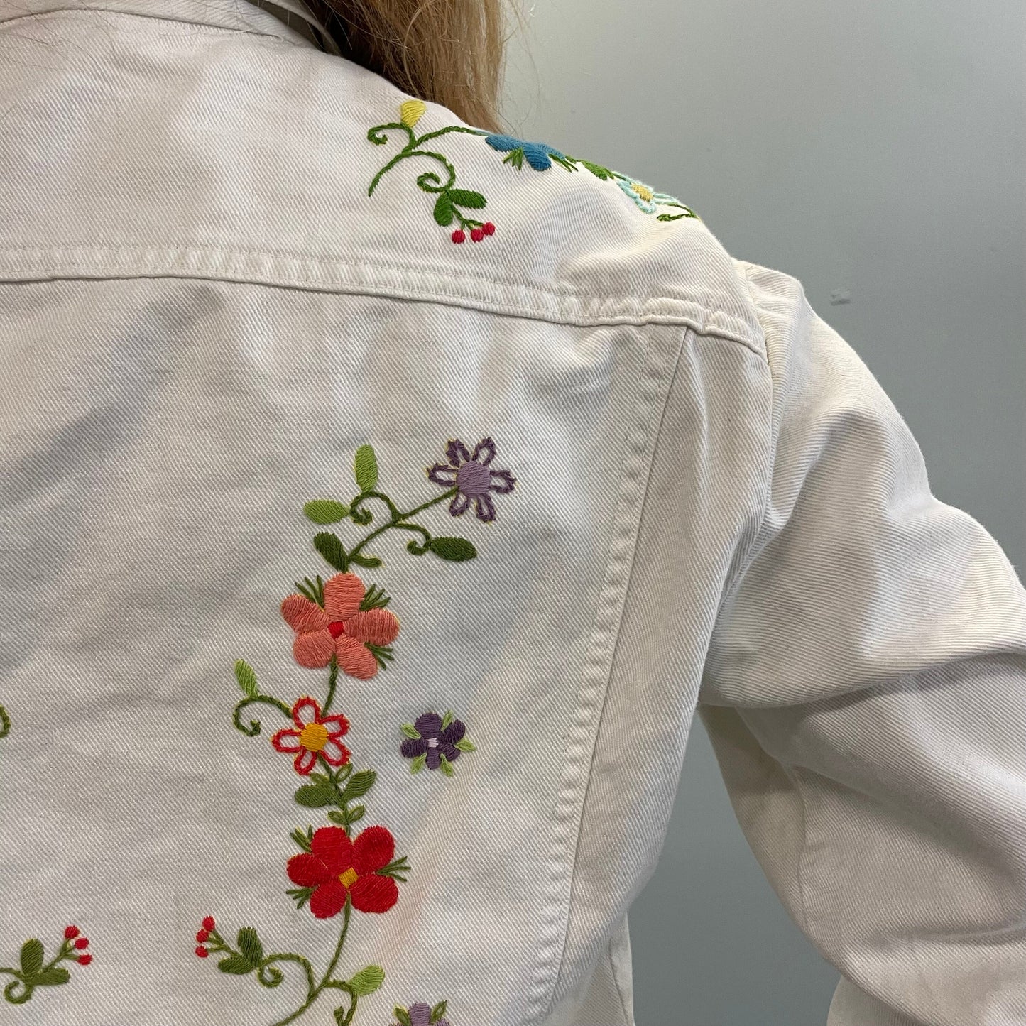 vtg levi's FLORAL EMBROIDERED white jean jacket ꕤ ꕤ flowers and bugs nudie suit sweetheart rodeo country rock western ranch wear parsons