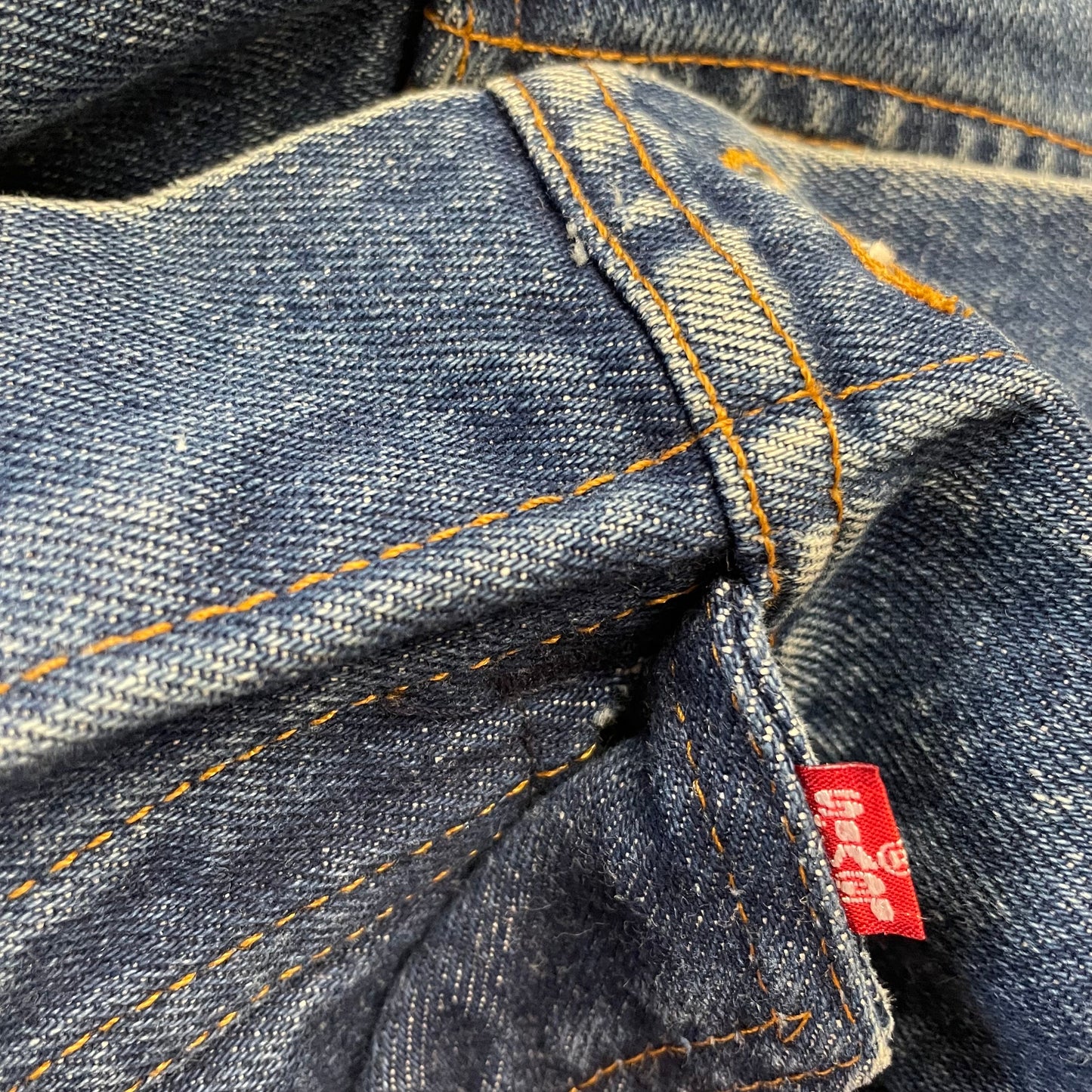 Vtg LEVIS MEDIUM WASH jean jacket faded button up 80s 90s dark wash patina fitted denim jacket 70506-0217