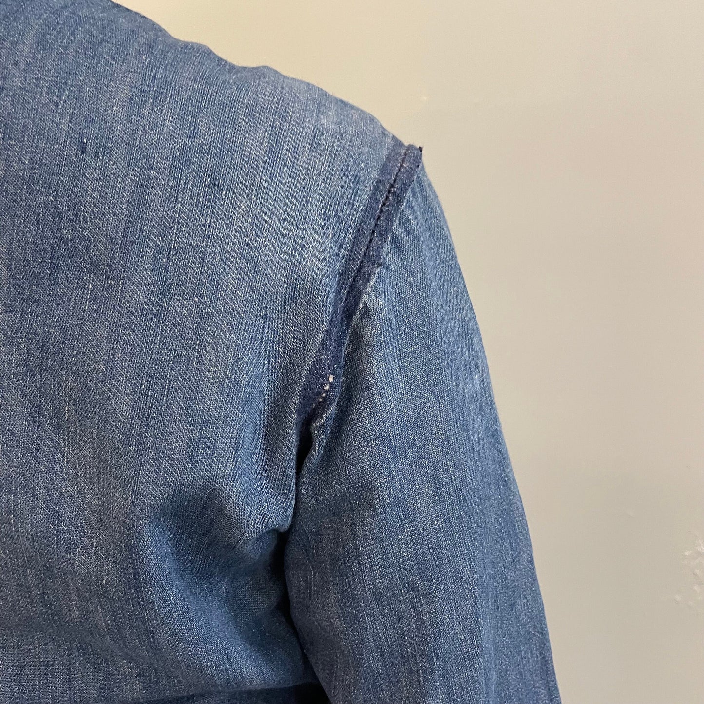 vtg 70s LEVIS FOR Gals Chambray nice fade western workwear denim blouse hippie pointy collar flowy preppy white stitch distressed