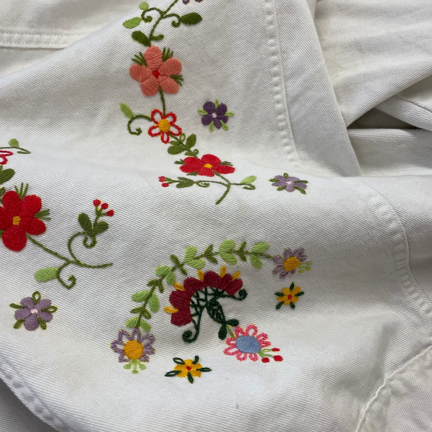 vtg levi's FLORAL EMBROIDERED white jean jacket ꕤ ꕤ flowers and bugs nudie suit sweetheart rodeo country rock western ranch wear parsons