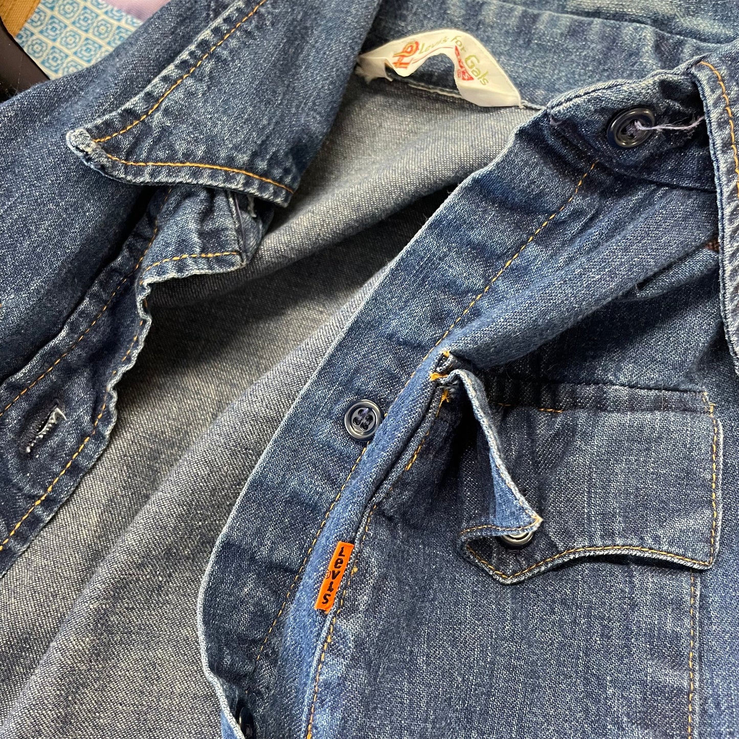vtg LEVI'S FOR GALS dark wash denim top hippie western pointy collar western ranch wear chambray button up jacket