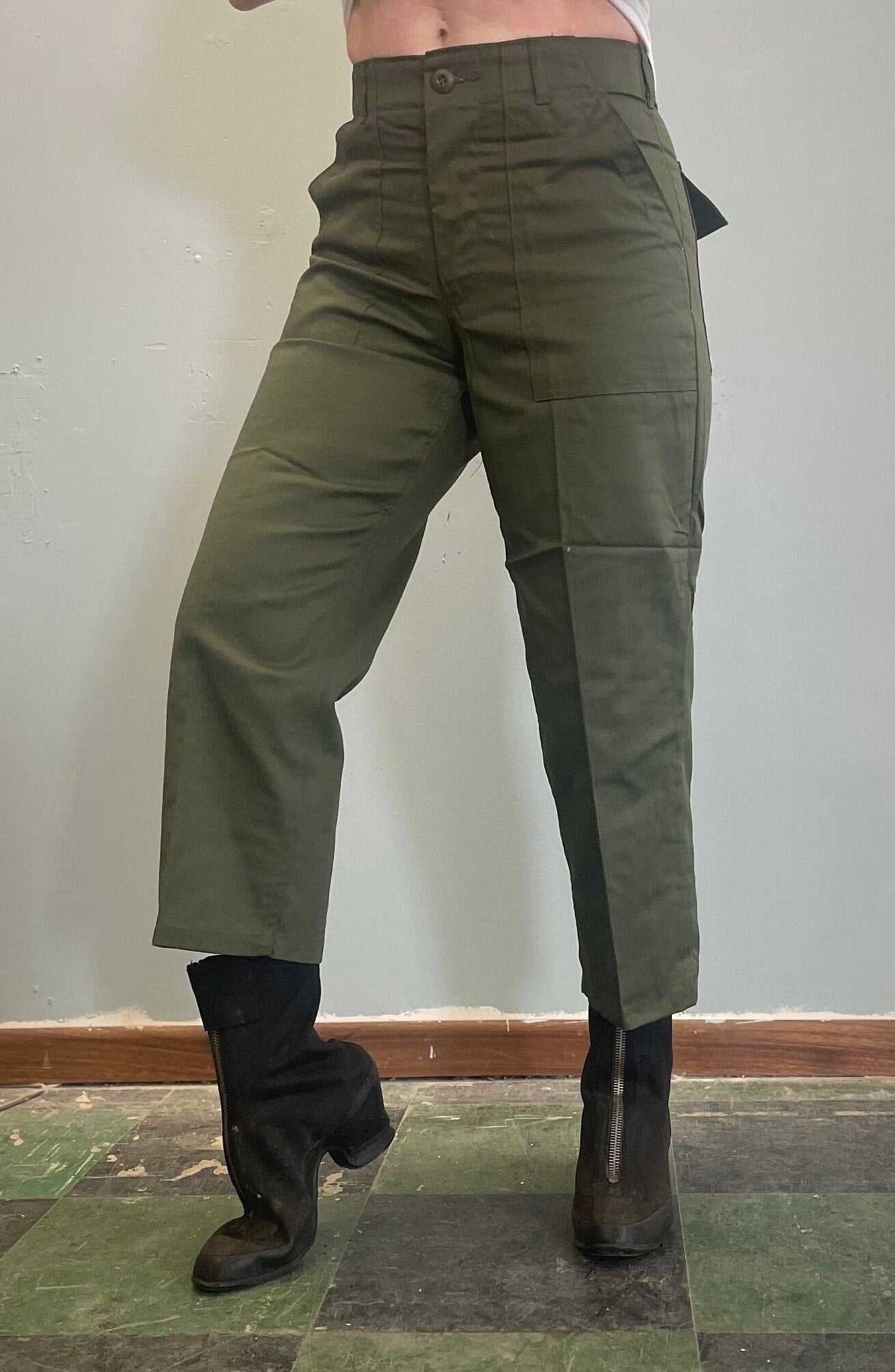 vtg OG 507 UTILITY TROUSERS pants ꕤ ꕤ ꕤ 1981 short capri high waisted olive green military nos 80s fitted og 107 vietnam us army ꕤ 30 x 25