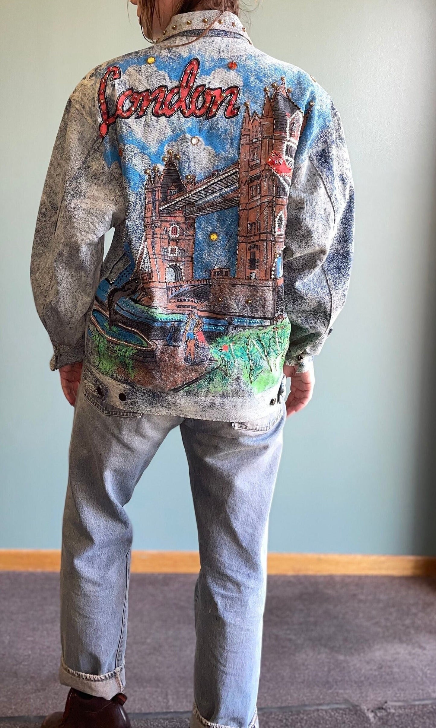vtg 1980s AIRBRUSHED JEAN JACKET // graffiti london city rhinestone beaded hand painted light wash denim jacket tony alamo bling acid wash