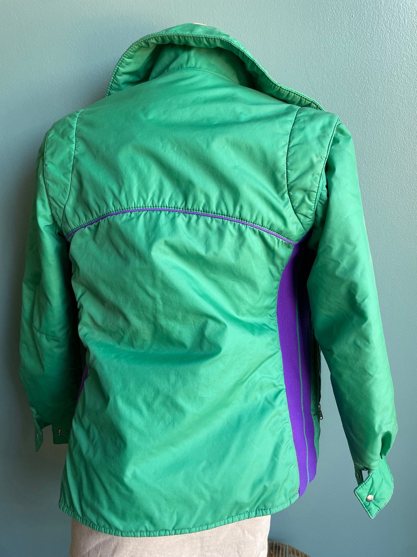 vtg 70s GREEN & PURPLE PUFFER Vest // vintage ski jacket snowboarding hipster winter slopes kelso that 70s show jackie burkhart cropped fall
