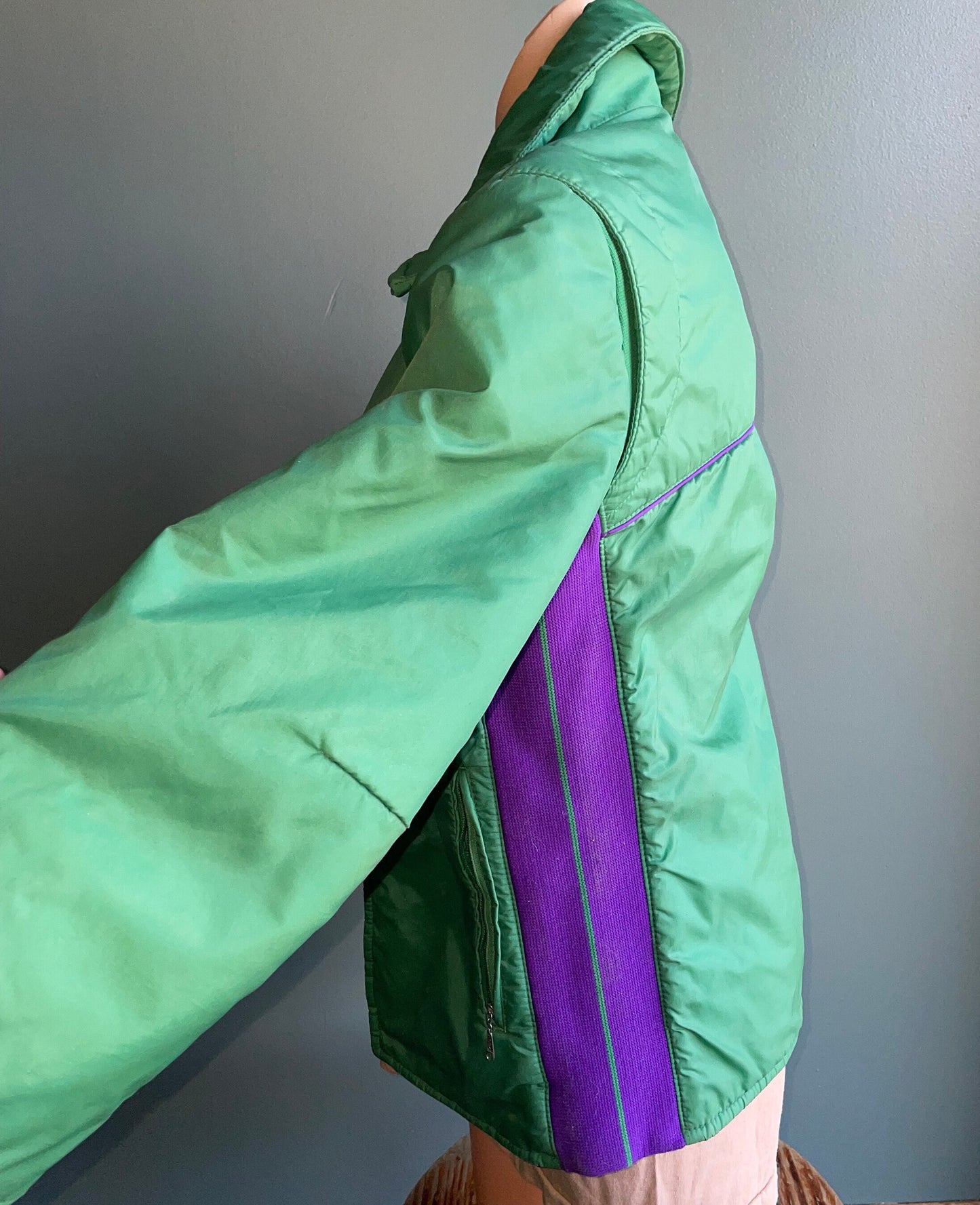 vtg 70s GREEN & PURPLE PUFFER Vest // vintage ski jacket snowboarding hipster winter slopes kelso that 70s show jackie burkhart cropped fall