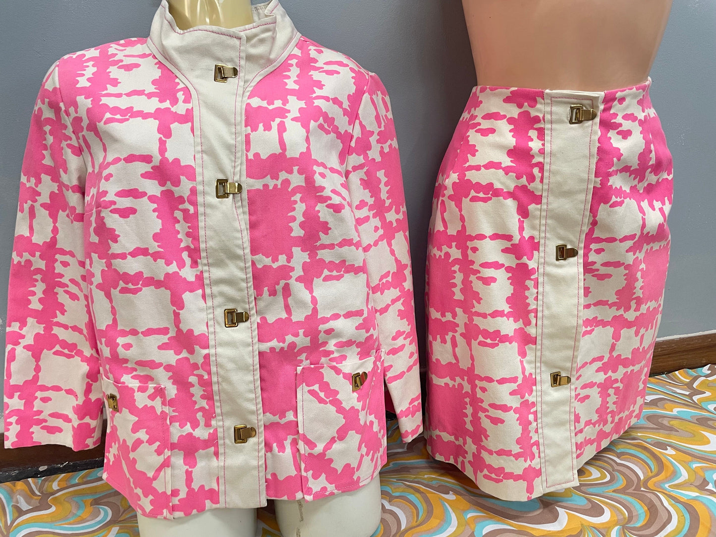 vtg PINK MOD 2 PIECE set / mr d mod psychedelic mini skirt and matching jacket pink & white retro hippie polyester loud girl gogo mini dress