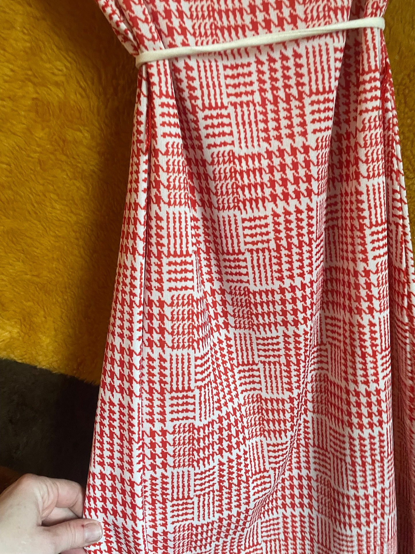 vtg 70s RED HOUNDSTOOTH SHIFT dress // pointy collared belted spring day dress checkered abstract casual dress retro funky secretary mad men