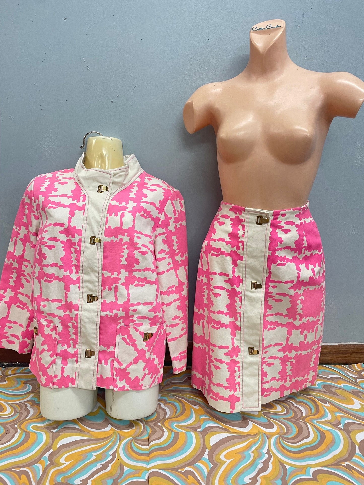 vtg PINK MOD 2 PIECE set / mr d mod psychedelic mini skirt and matching jacket pink & white retro hippie polyester loud girl gogo mini dress