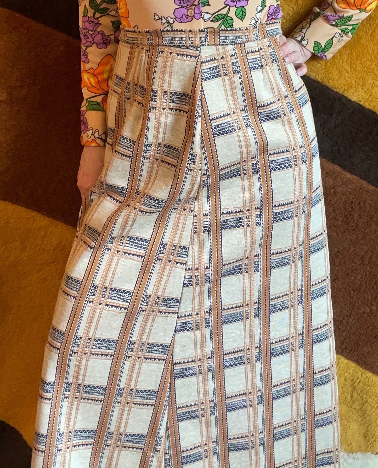 vtg 70s PLAID MAXI SKIRT / polyester neutral tones a line full length secretary style skirt preppy boho hippie era boss lady fun color style