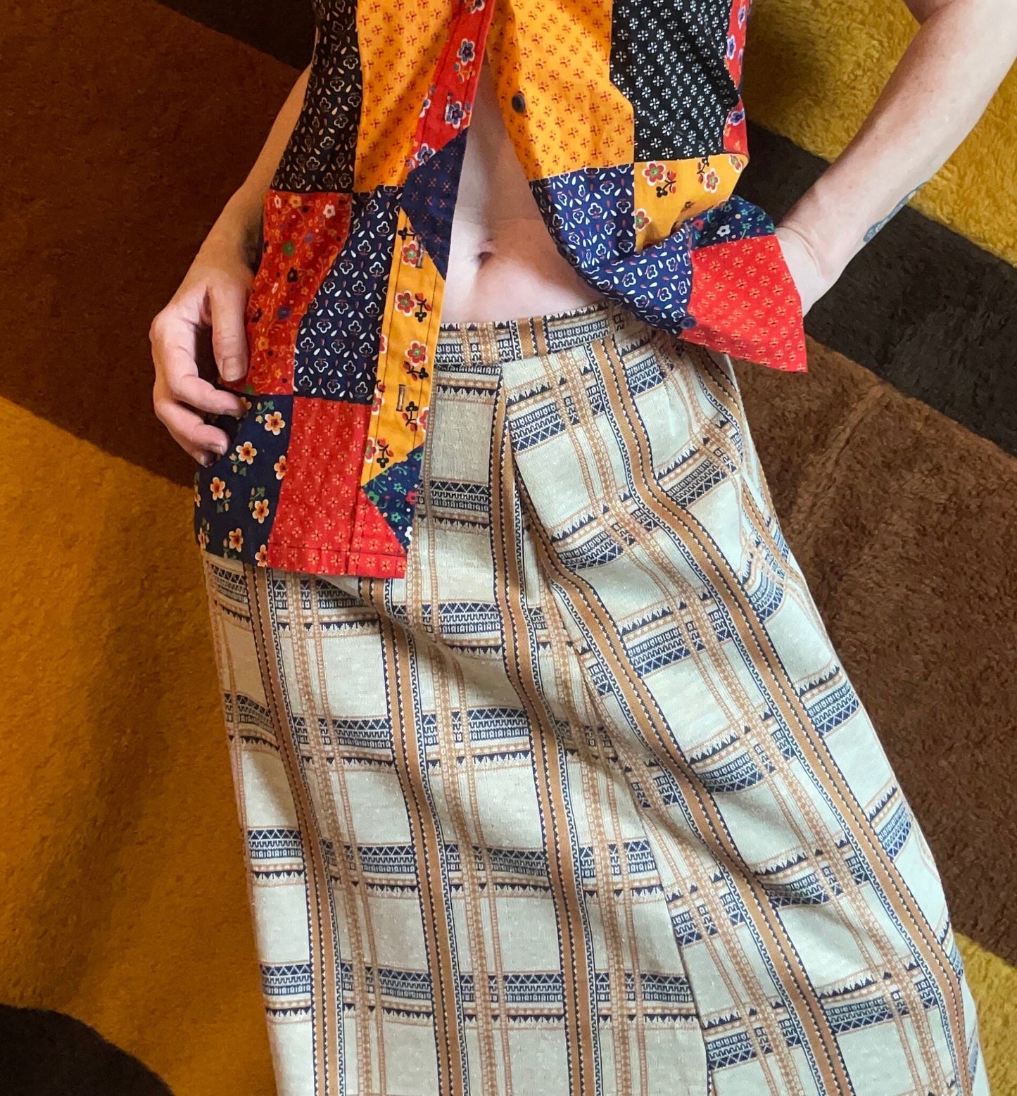 vtg 70s PLAID MAXI SKIRT / polyester neutral tones a line full length secretary style skirt preppy boho hippie era boss lady fun color style