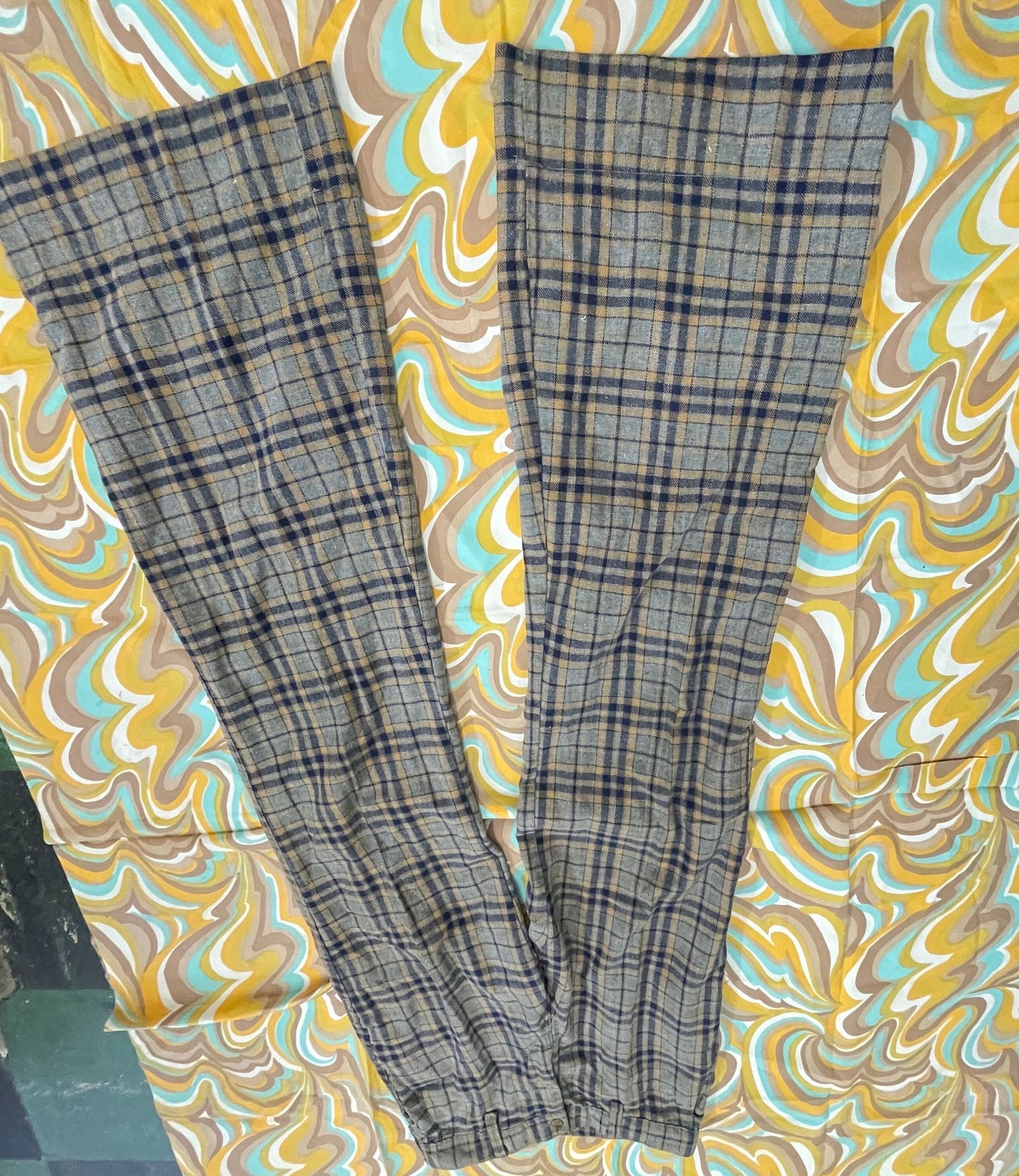 70s PLAID BELL BOTTOMS / vintage womens 26 high waisted flare leg pants bare back no pockets wide leg trousers funky hippie retro fall pants