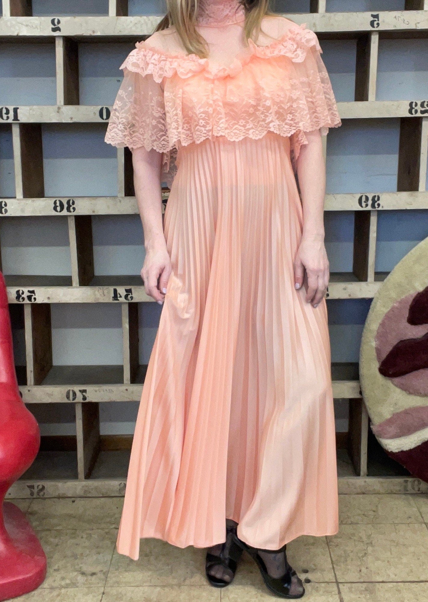 vtg 70s PINK LACE MAXI Dress // vintage pleated skirt womens small gunne sax ball gown style ethereal flowy pink pastel orange frilly dress