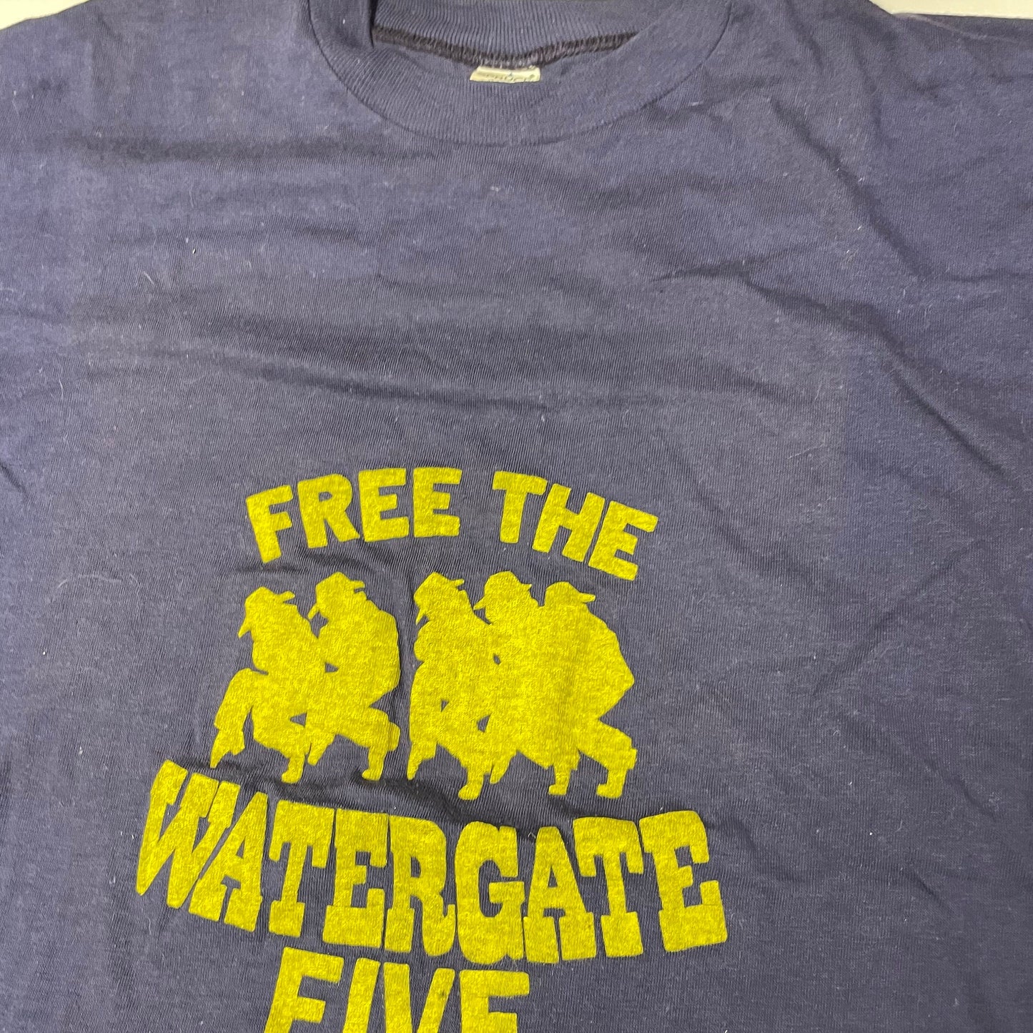 vtg 70s FREE WATERGATE 5 Richard Nixon tshirt // blue history tee political scandal t shirt whitehouse comdey mayo spruce activist action