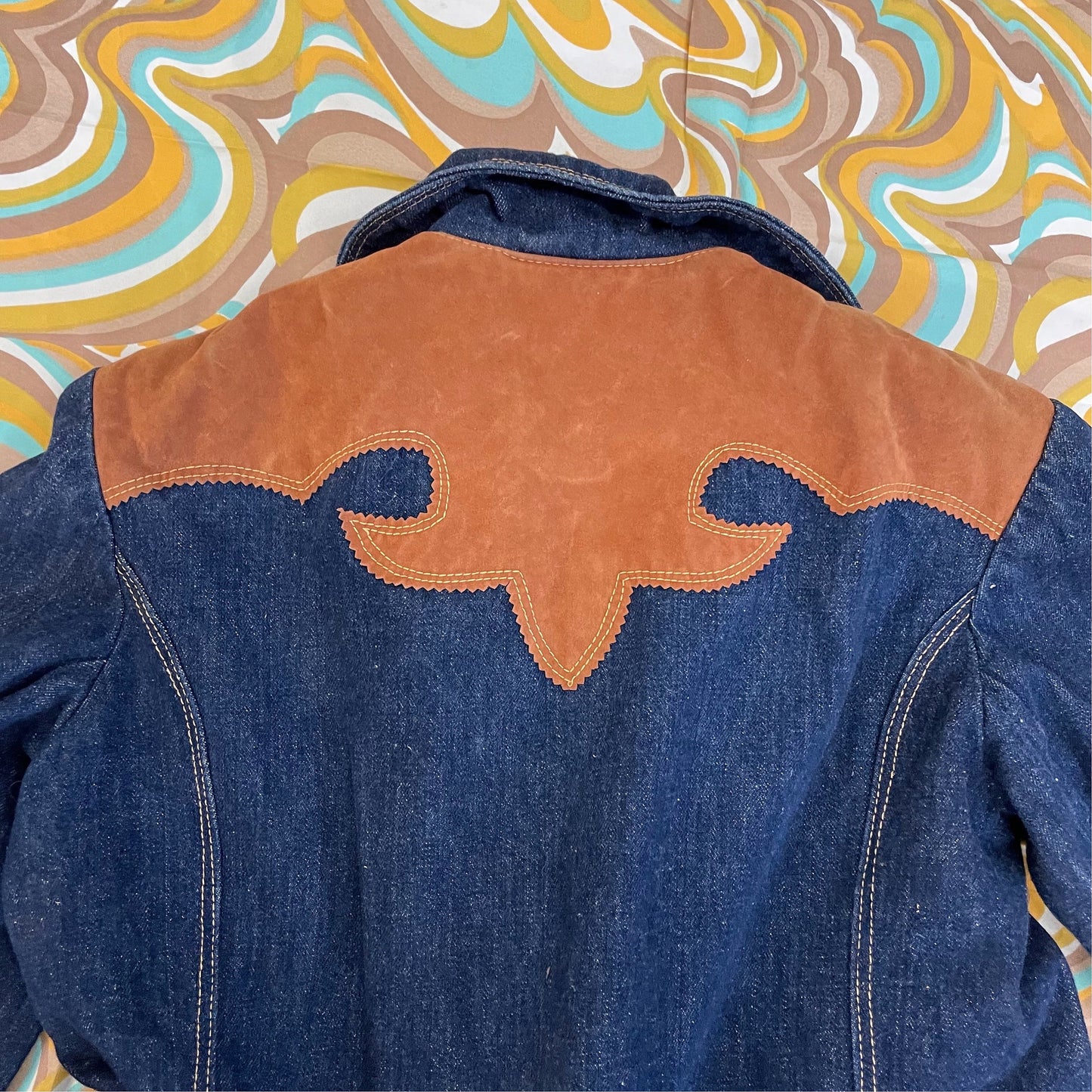 vtg 70s SUEDE WESTERN DEMIN jacket // western country style blazer brown shoulders pointy collar fitted cropped jean country pop rock star