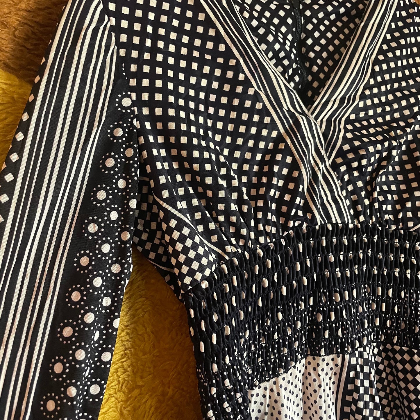 vtg 60s BLACK & WHITE SLINKY Dress /vintage flowy dress floral checkered striped polka dot a line dress v neck patterned jersey flare xs