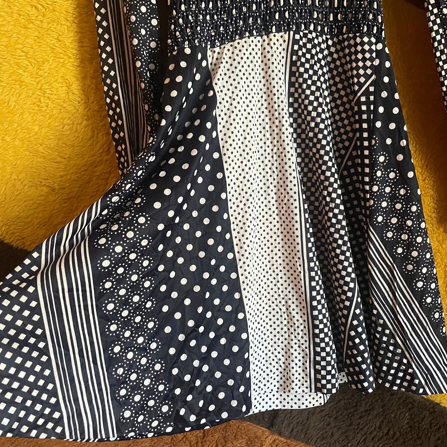 vtg 60s BLACK & WHITE SLINKY Dress /vintage flowy dress floral checkered striped polka dot a line dress v neck patterned jersey flare xs