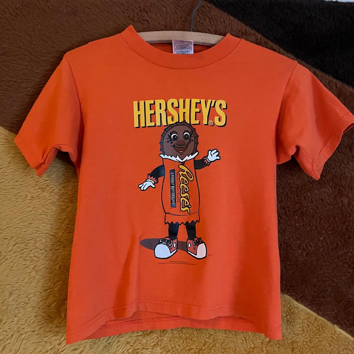 vtg 90s REESES PEANUT BUTTER Cups anthropomorphic candy orange & yellow happy face smiley guy baby tee youth large crop top funny Halloween