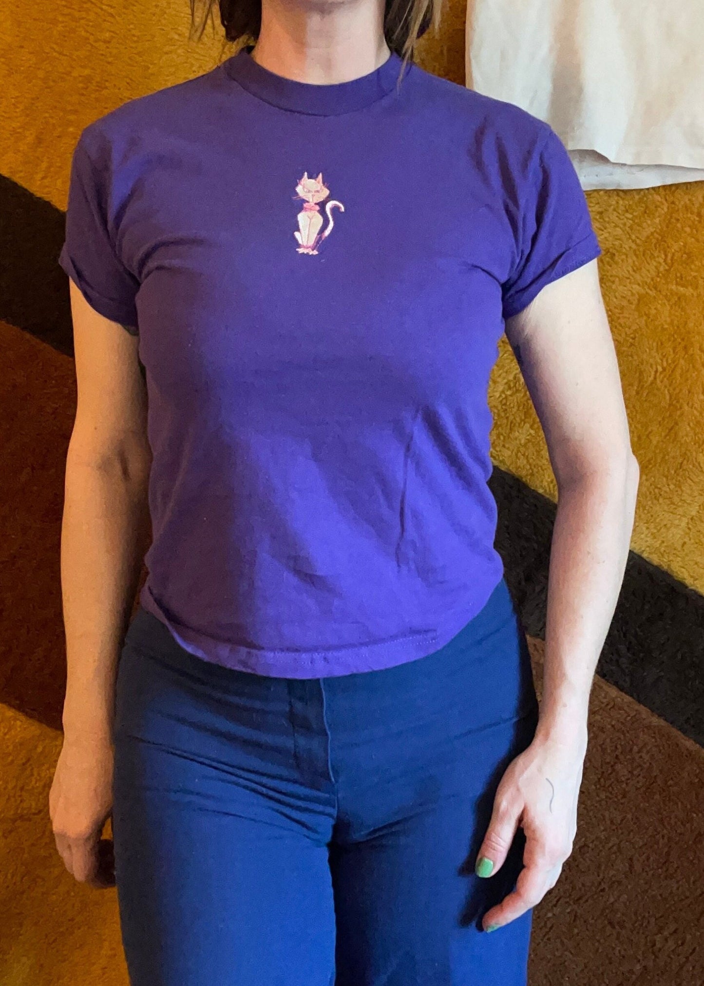 vtg Y2K 2000s WHITE ANGEL CAT shirt // vintage cap sleeve femme french cut baby tee fitted top skater mall rats purple t shirt brat summer