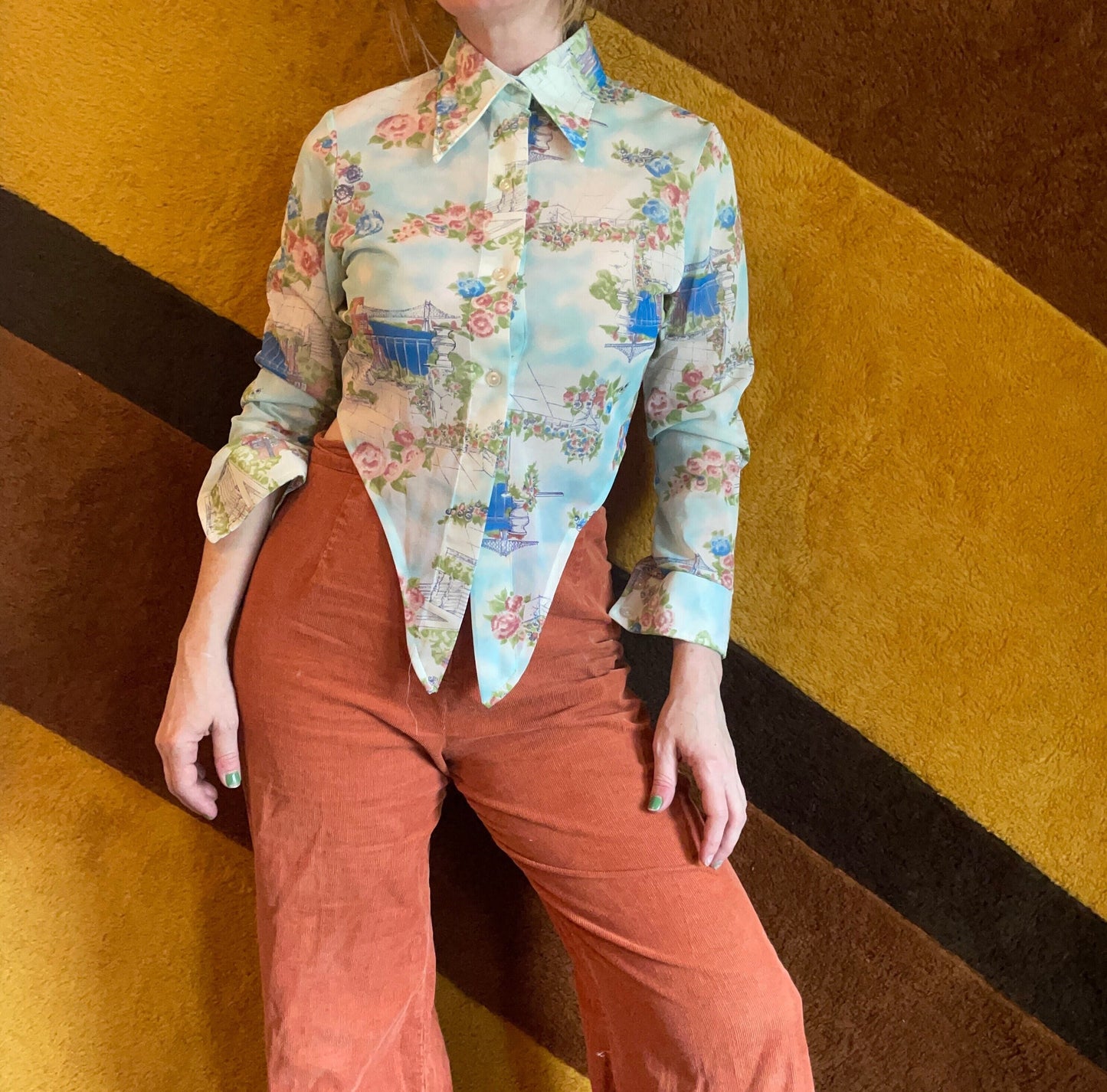 vtg 70s PSYCHEDELIC CROP TOP // vintage pointy collar bridge & roses patterned novelty print top Langtry brand hippie boho mod autumn school