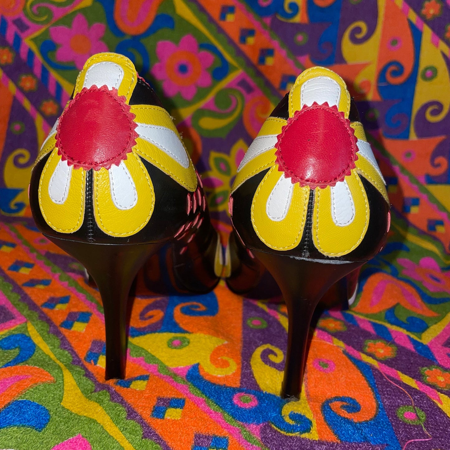 vtg Y2K FLOWER POWER STILETTOS // vintage pointy toe skinny heel pop art daisy heels black 90s painted embroidered bright funky pumps 10