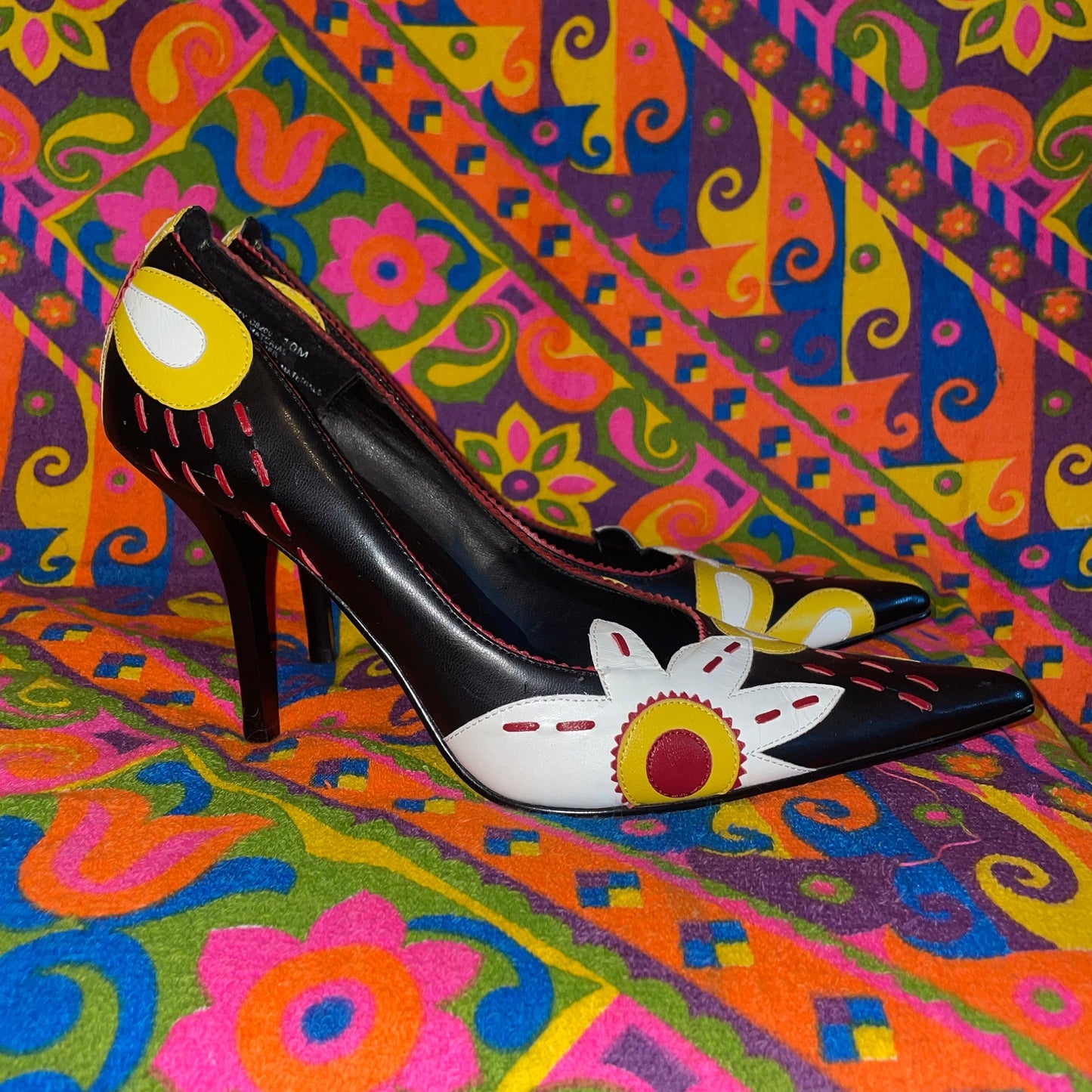 vtg Y2K FLOWER POWER STILETTOS // vintage pointy toe skinny heel pop art daisy heels black 90s painted embroidered bright funky pumps 10
