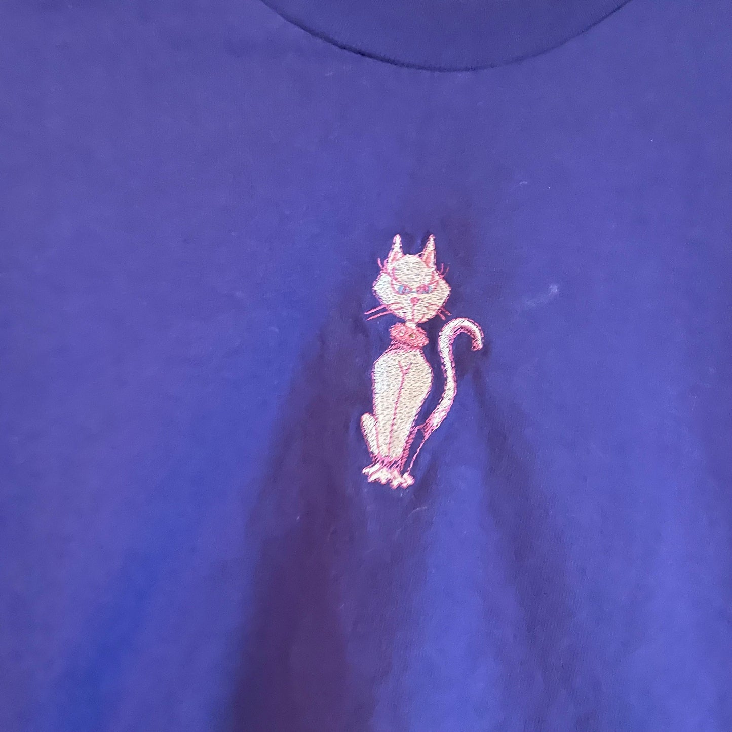 vtg Y2K 2000s WHITE ANGEL CAT shirt // vintage cap sleeve femme french cut baby tee fitted top skater mall rats purple t shirt brat summer