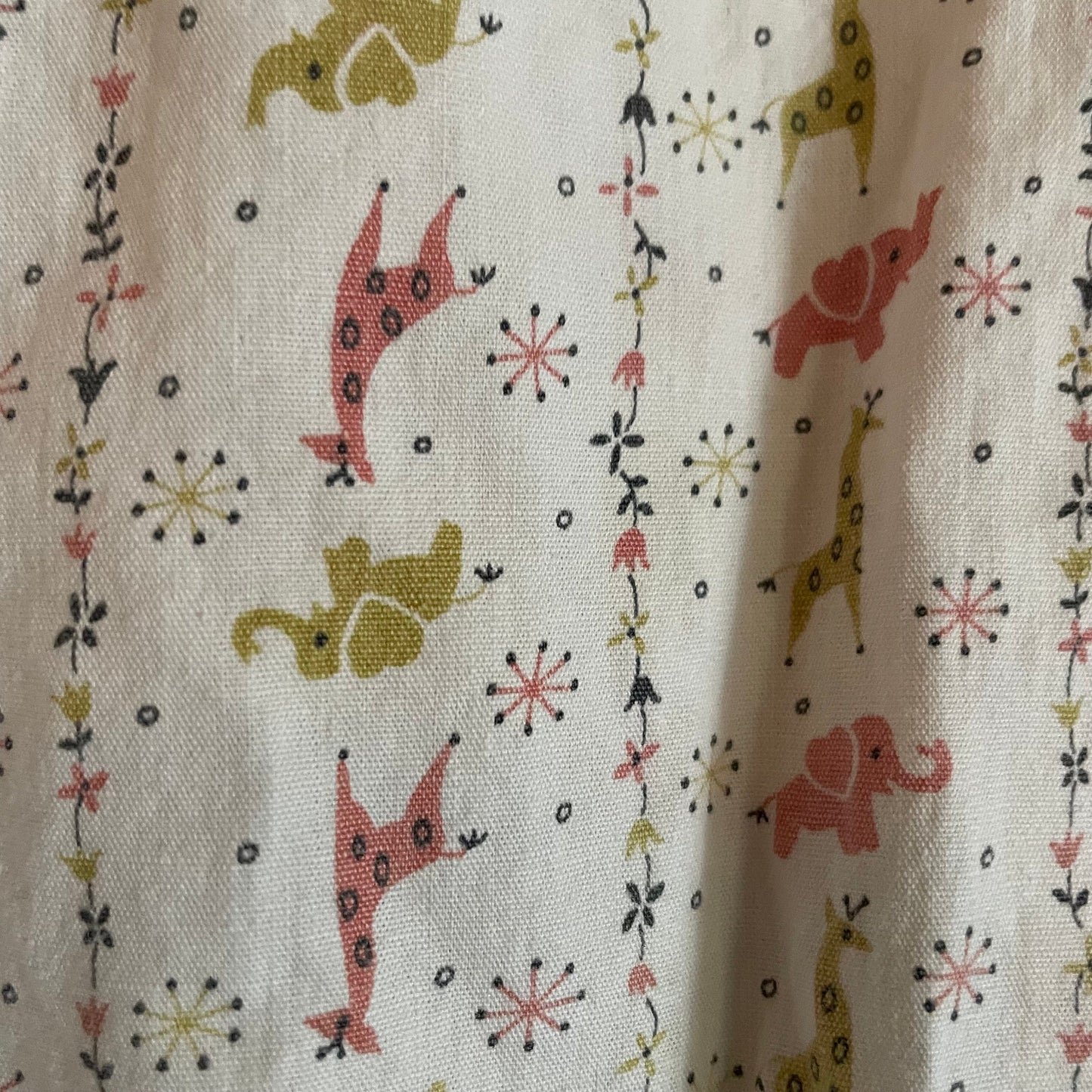 vtg 1950s GIRAFFE PATTERNED BLOUSE // vintage pan collar button down blouse Land Sea preppy rockabilly novelty print elephant cute top loop