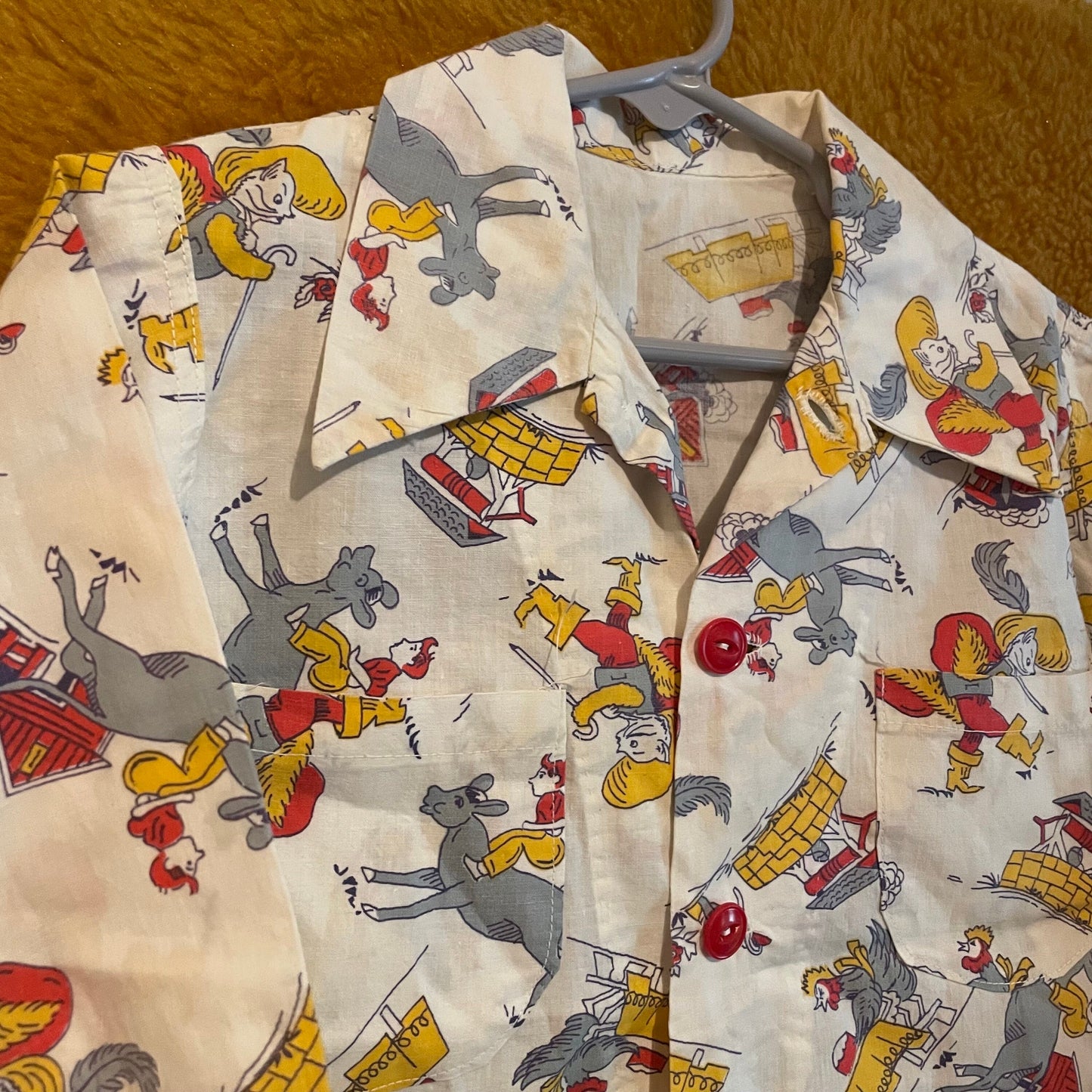 vtg 50s PUSS N BOOTS Top // vintage cotton kids size 10 button down novelty print fairy tale cat shrek all over print pajama top mcm tv show
